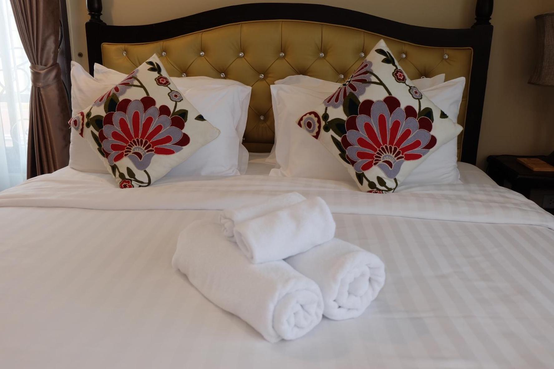 Grand Deluxe Double Room with Bathtub