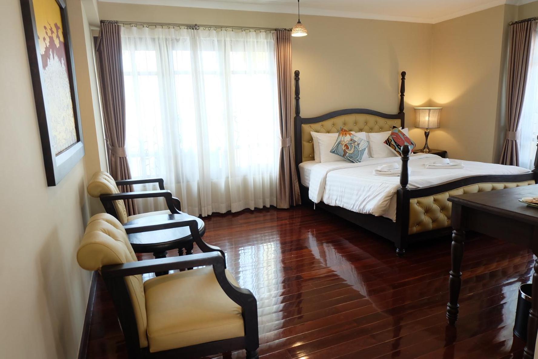 Grand Deluxe Double Room with Bathtub