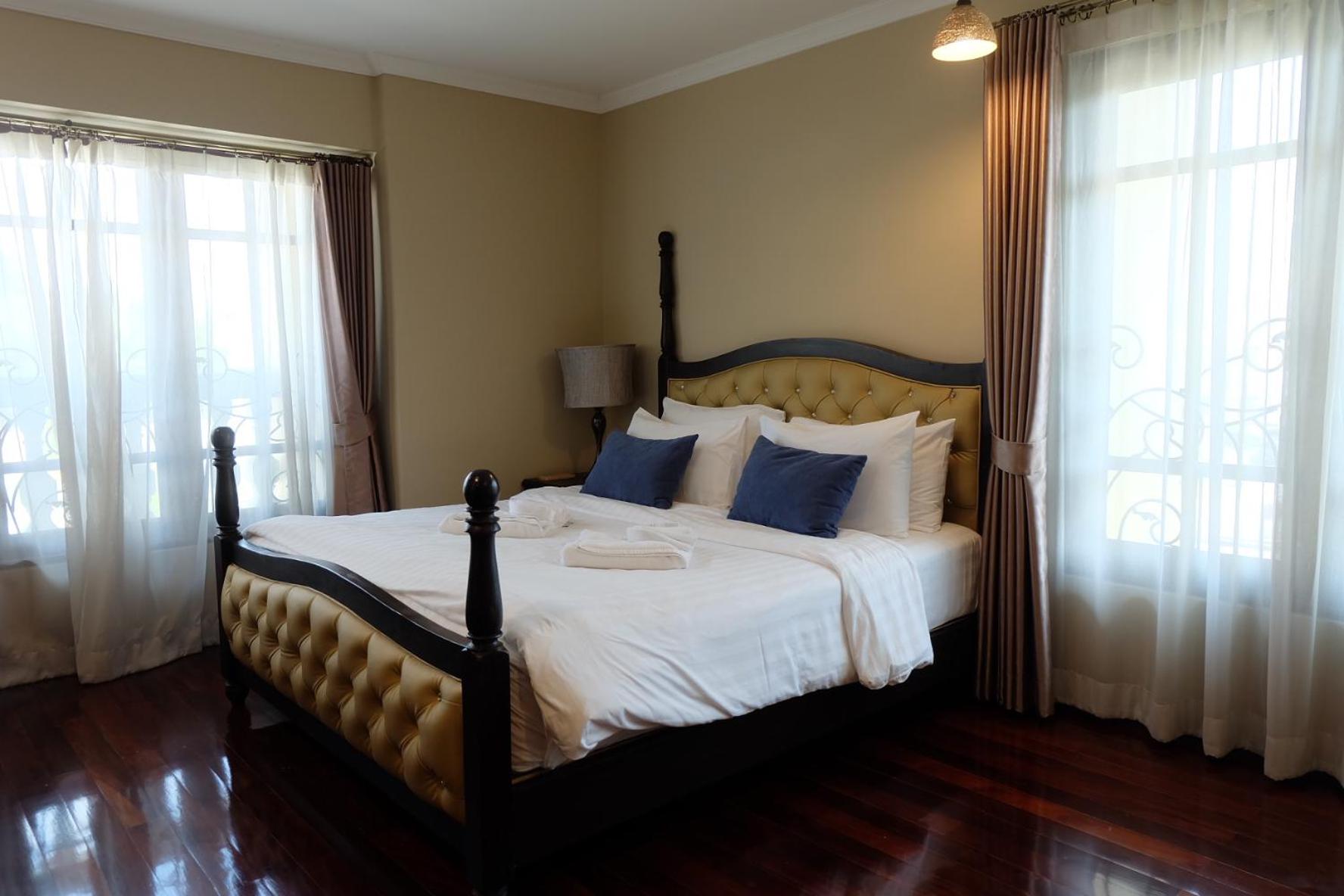 Grand Deluxe Double Room with Bathtub