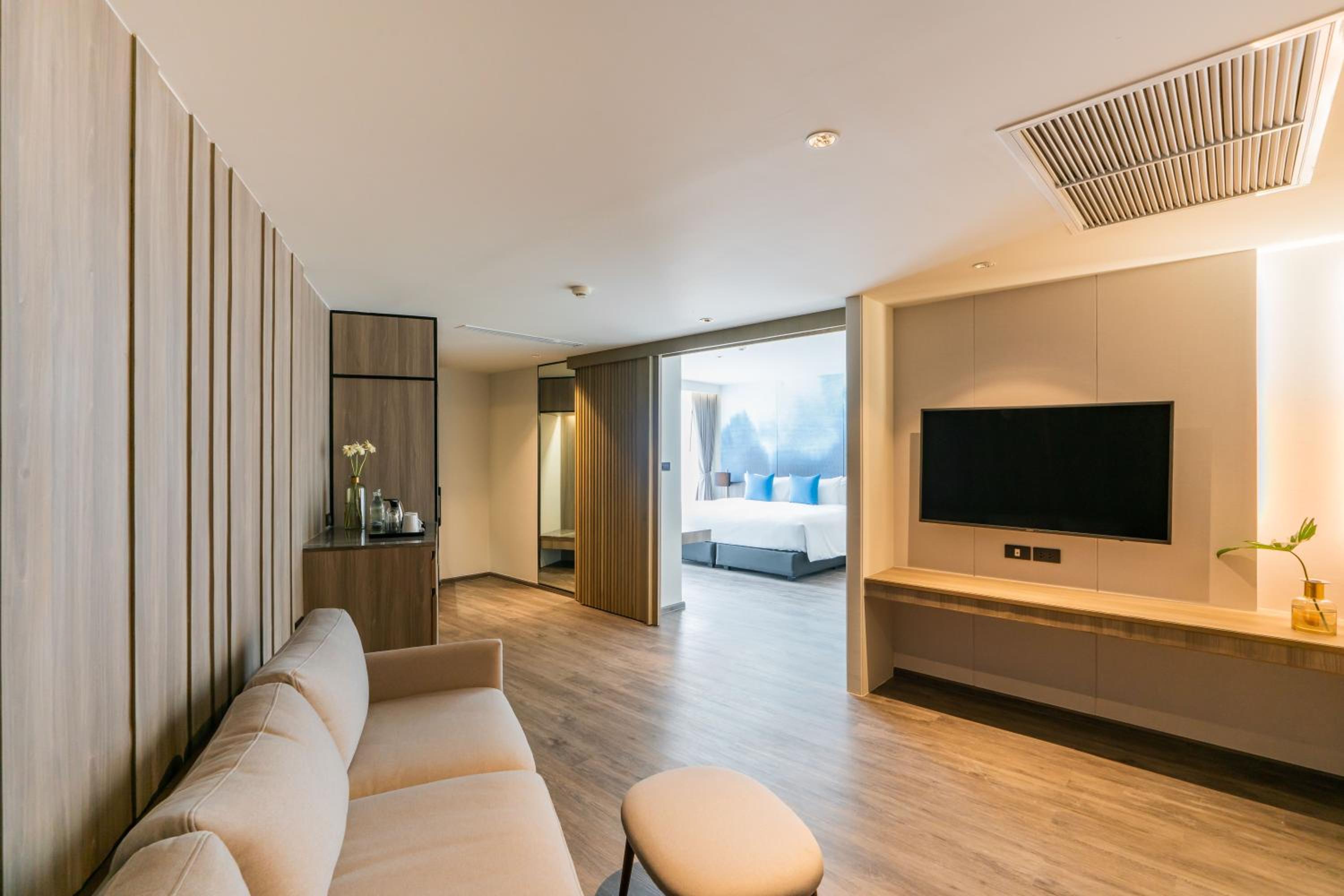 Double Suite with City View - Non-Smoking