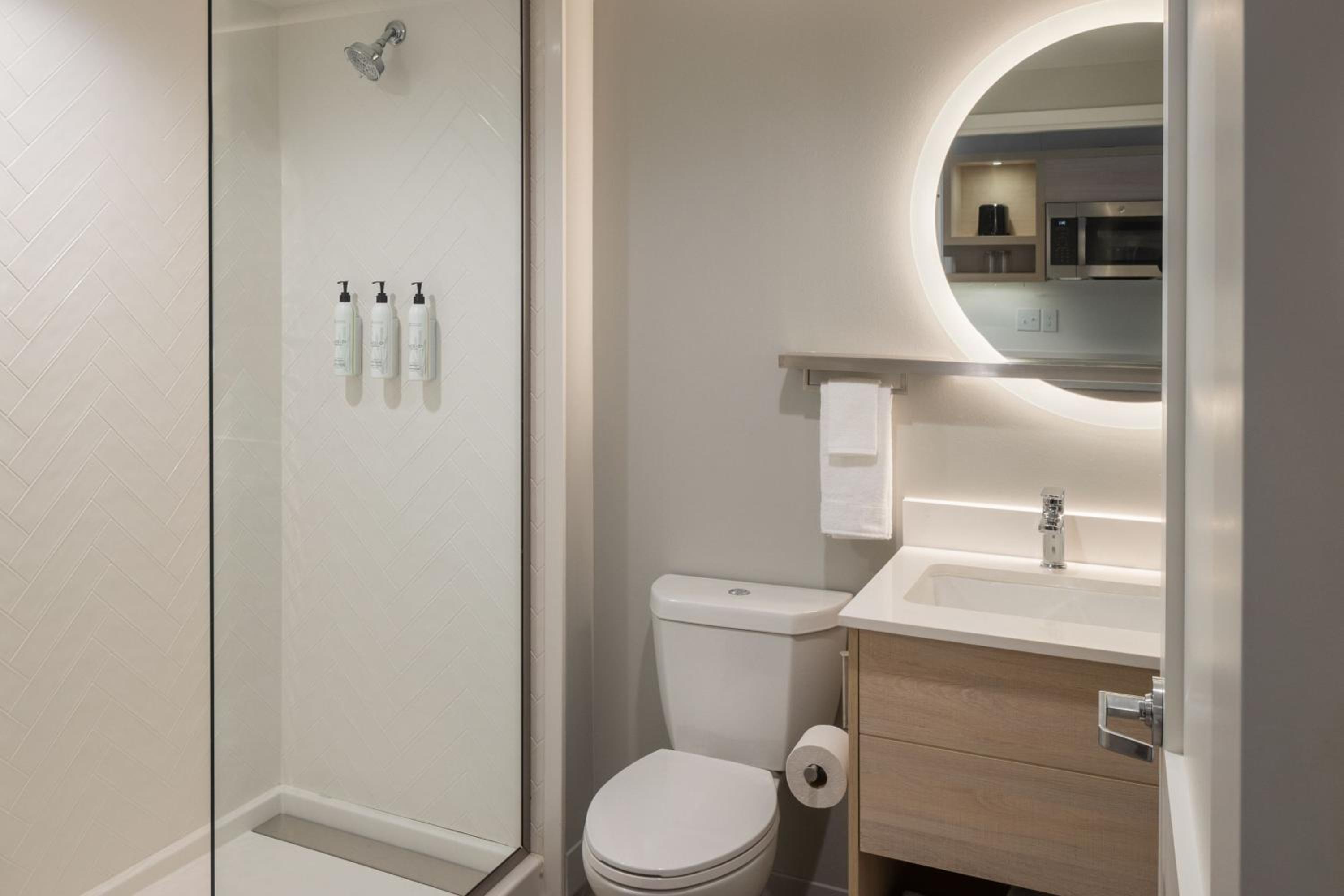 King Studio with Sofa Bed - Hearing Accessible