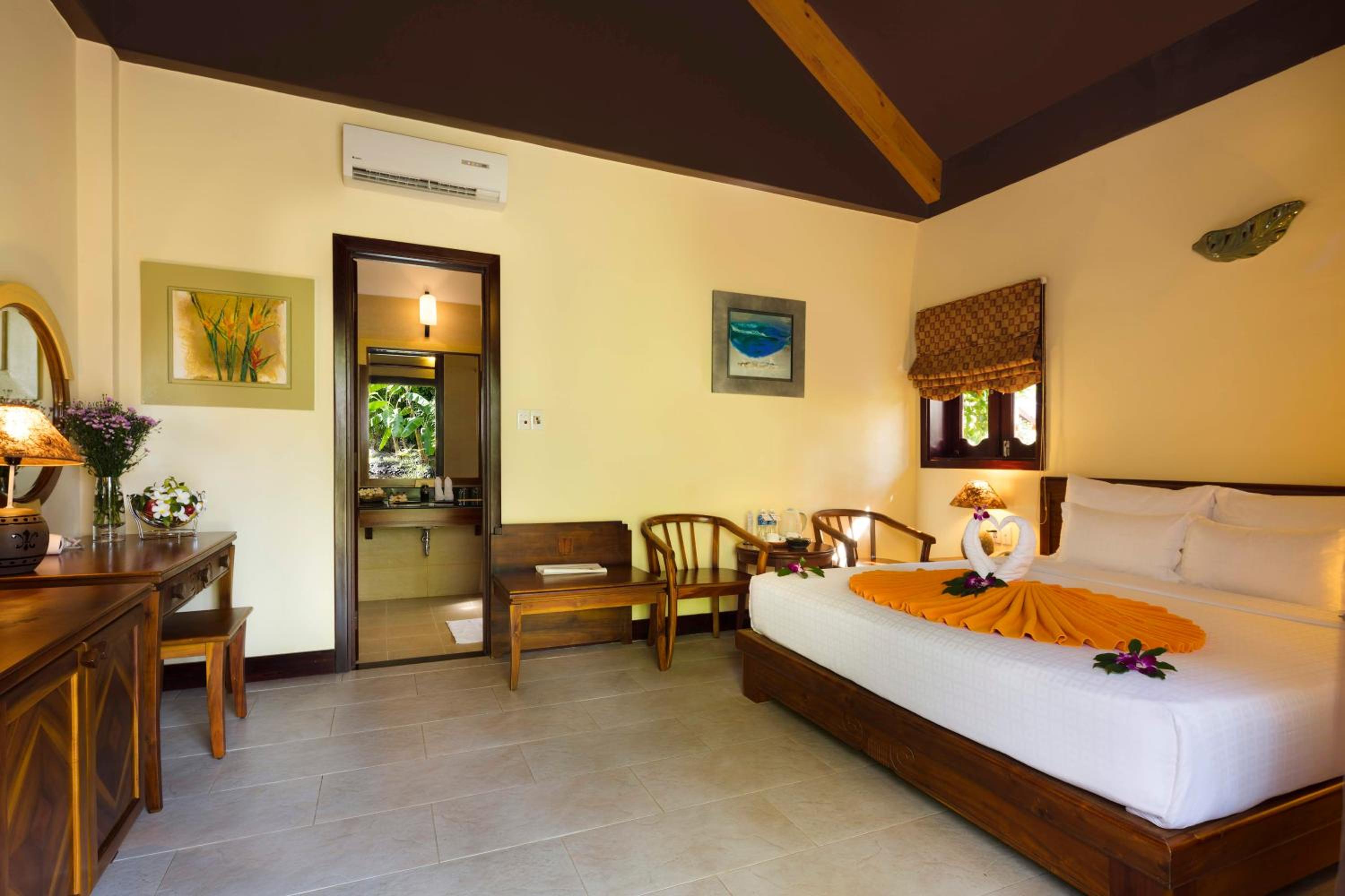 Superior Bungalow with Garden View