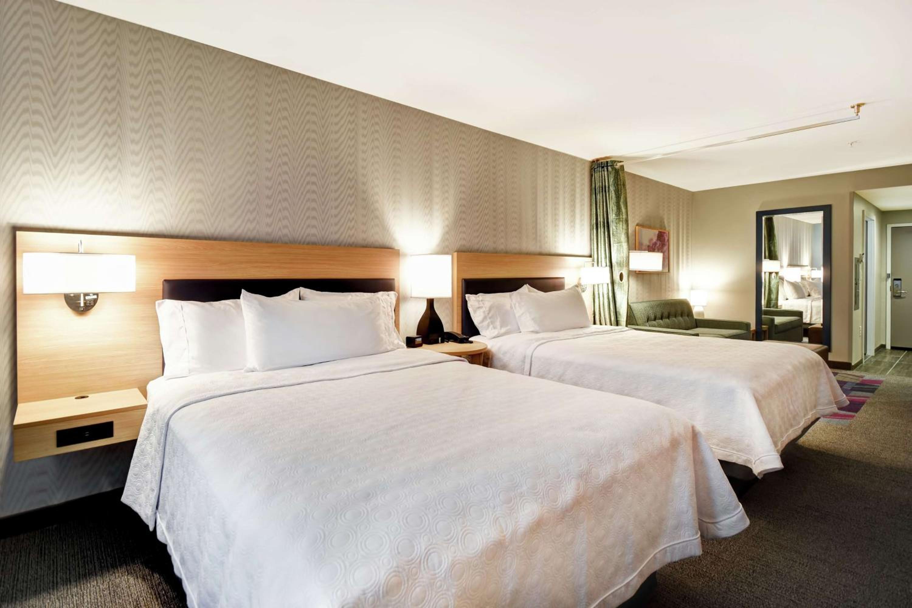 Queen Studio with Two Queen Beds - Non-Smoking