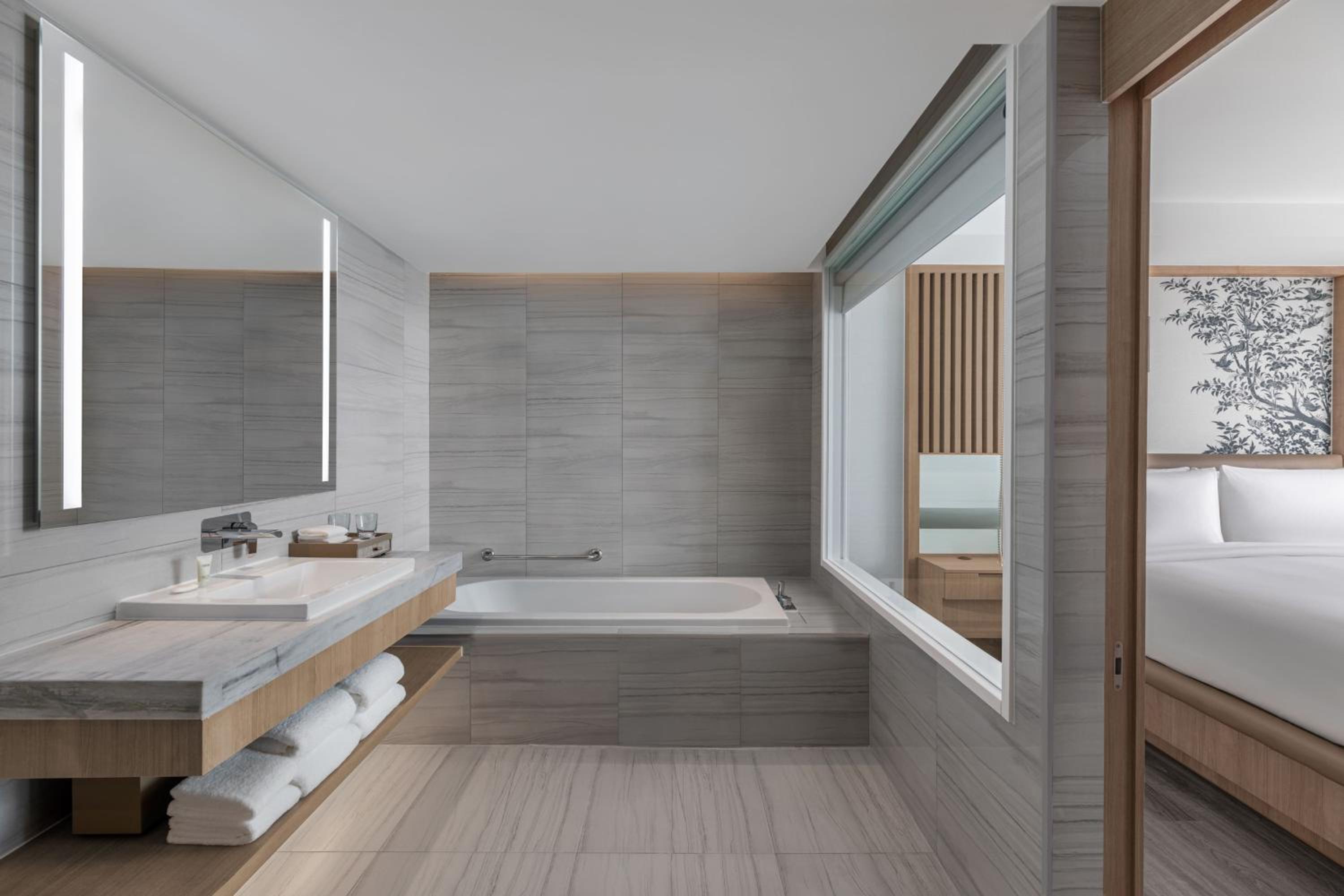 One-Bedroom Deluxe King Suite with City View