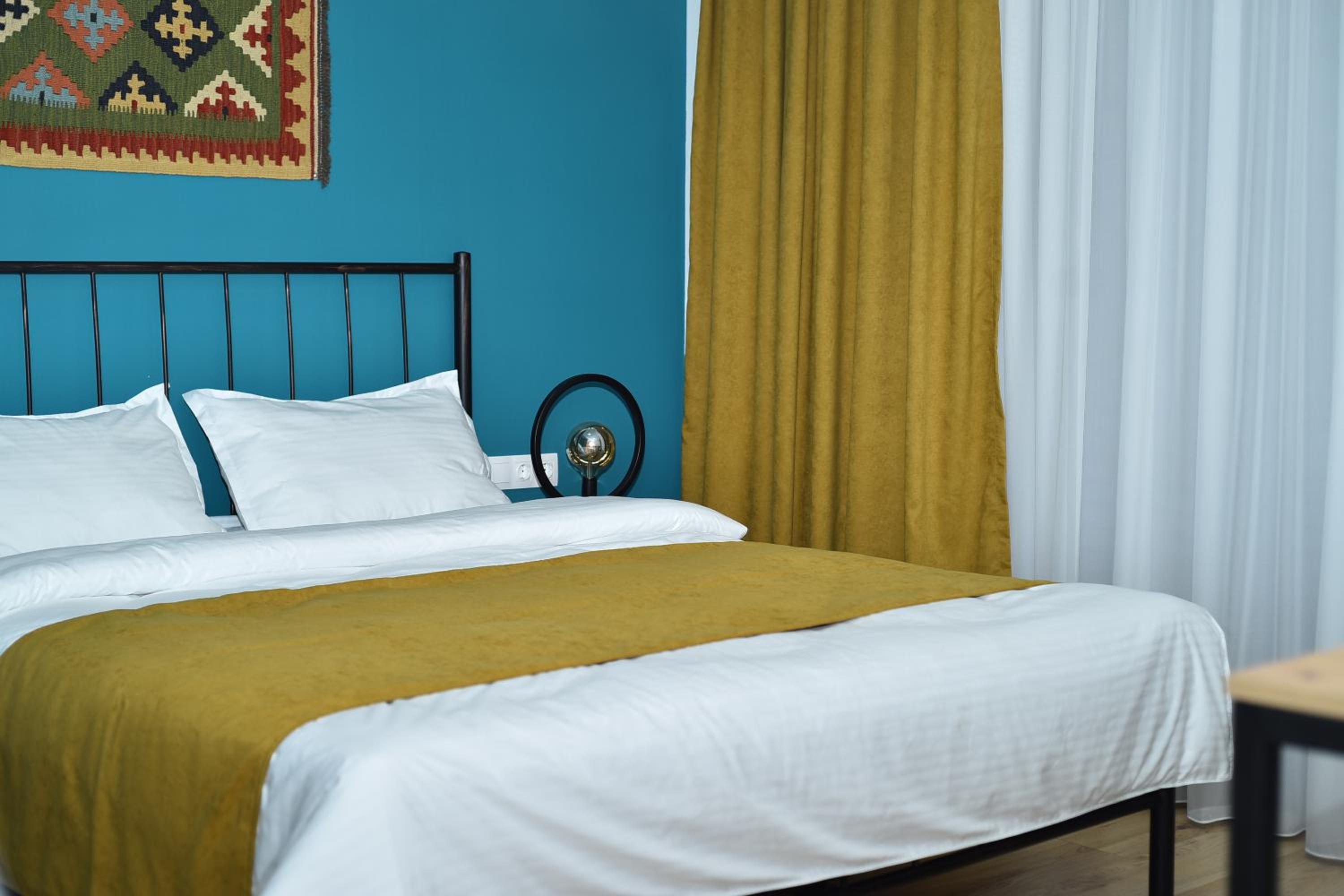 Double Room with Back Mountain View 