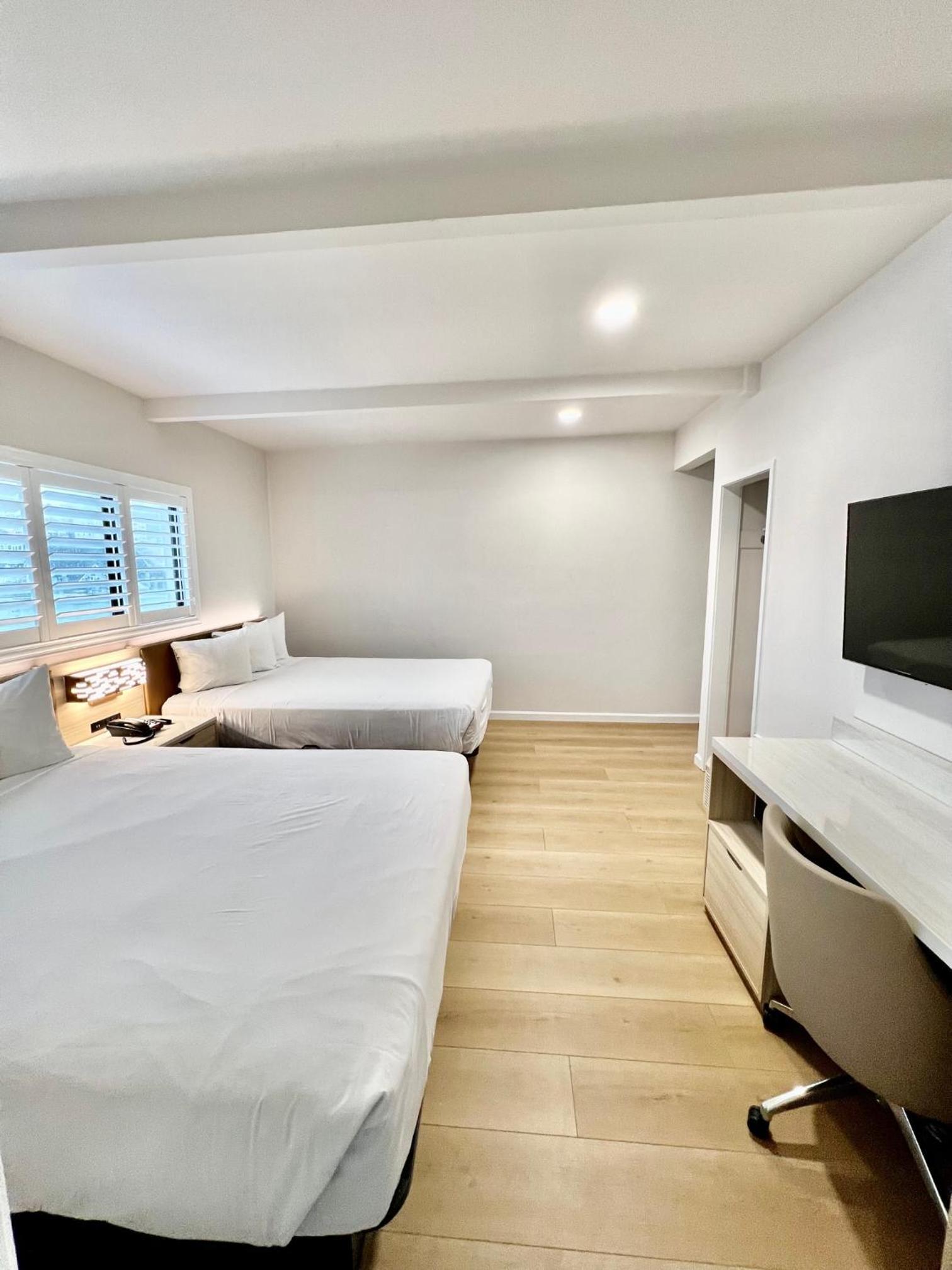 Queen Room with Two Queen Beds - Non-Smoking