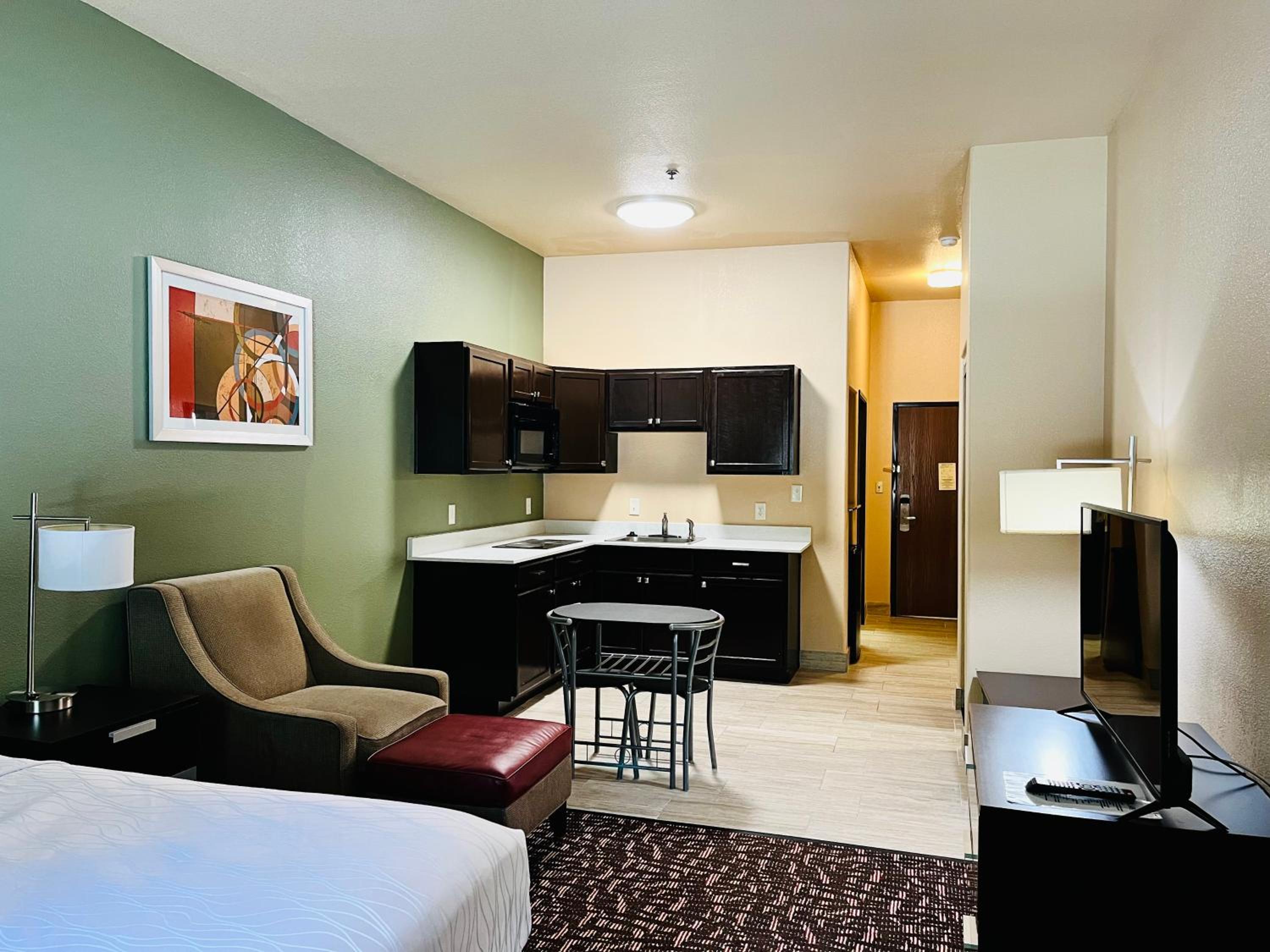 King Room with Kitchenette - Non-Smoking