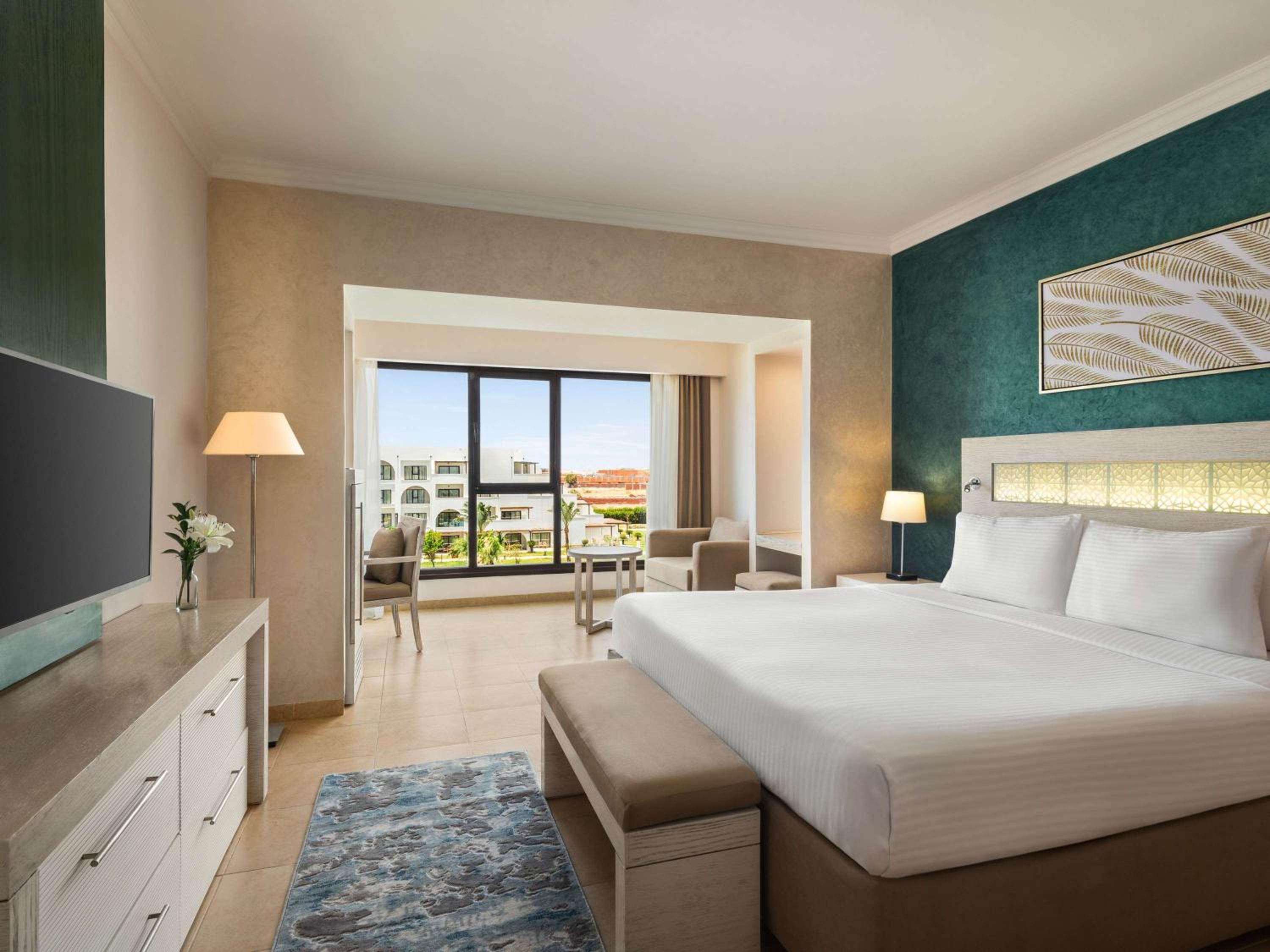 Classic Queen Room with Pool View