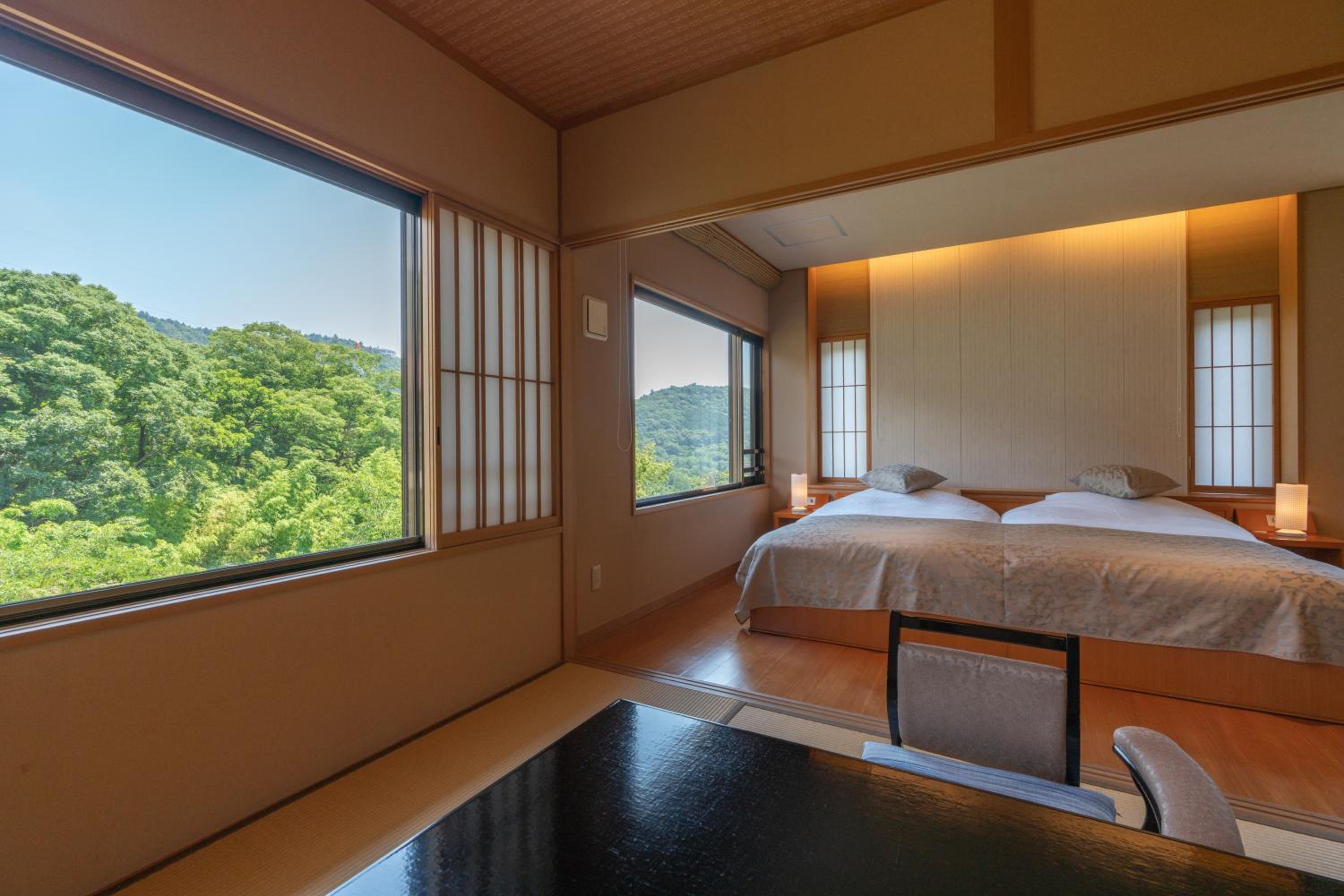 Corner Room with Tatami Area with Semi Open-Air Bath - Garden view