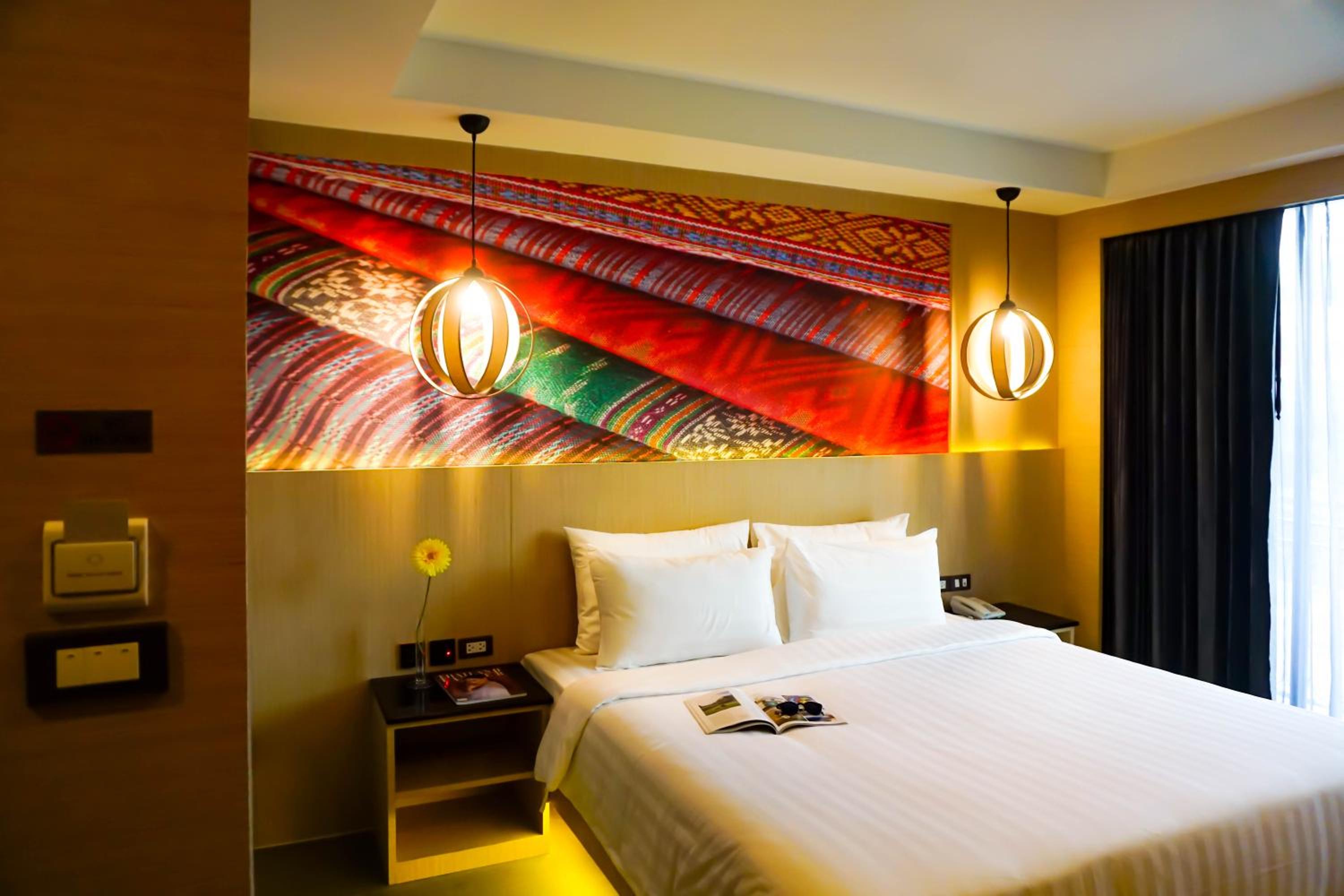 Superior King Room with City View