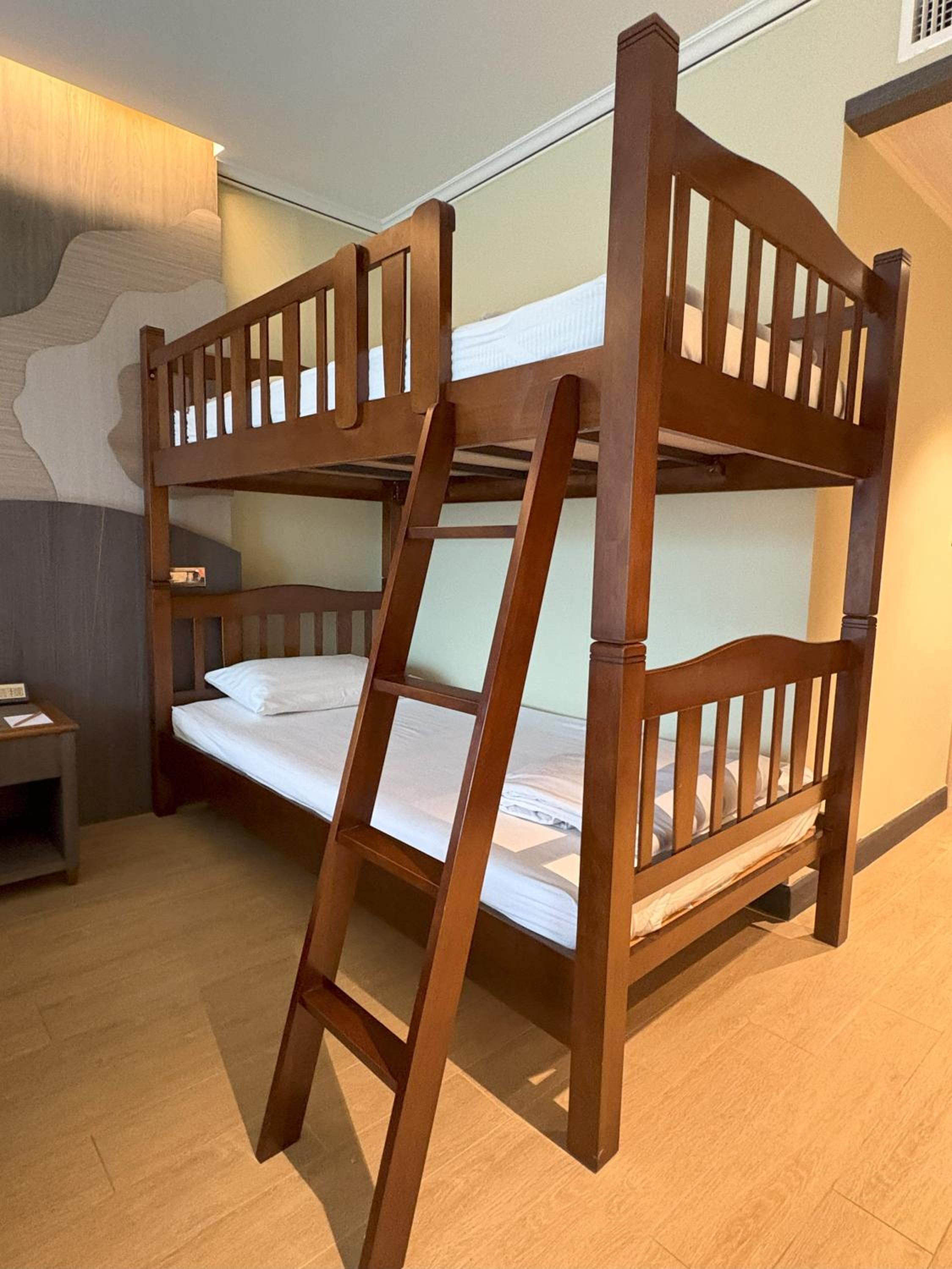 Deluxe Family Pool View with bunk bed