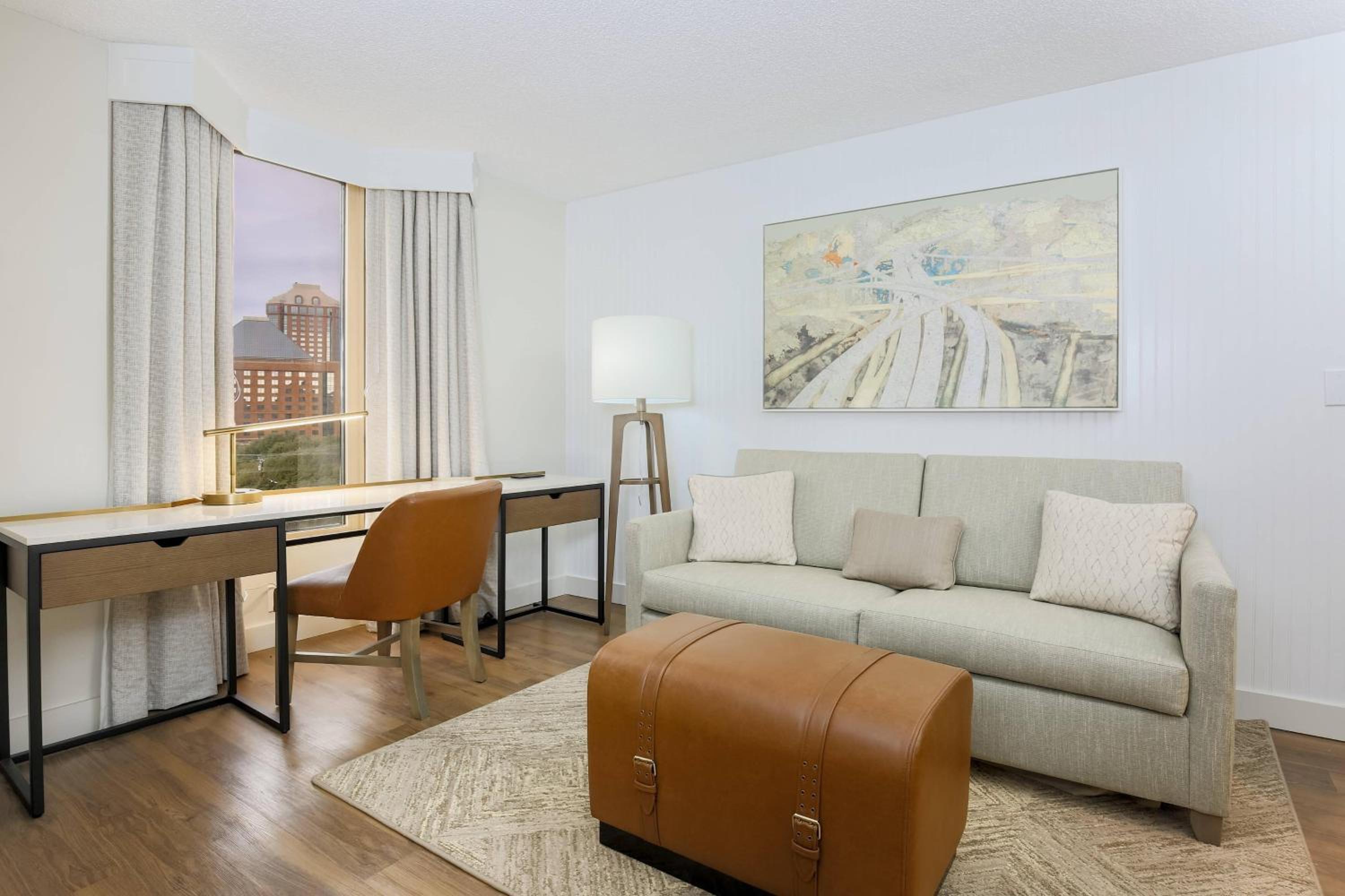 Queen Suite with Balcony and Adapted Tub - Mobility Accessible