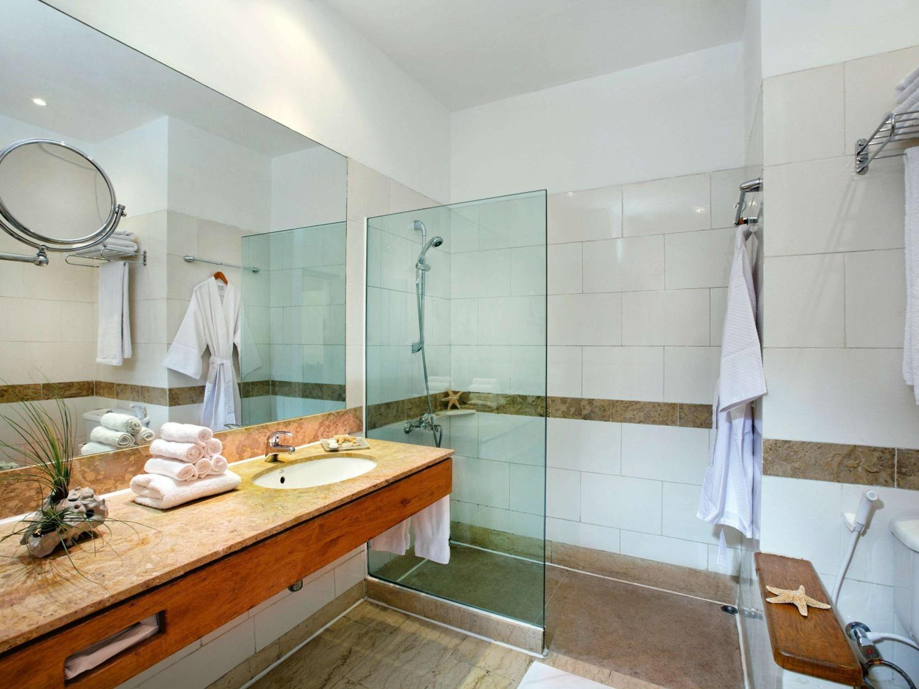 Deluxe King Room with Sea View