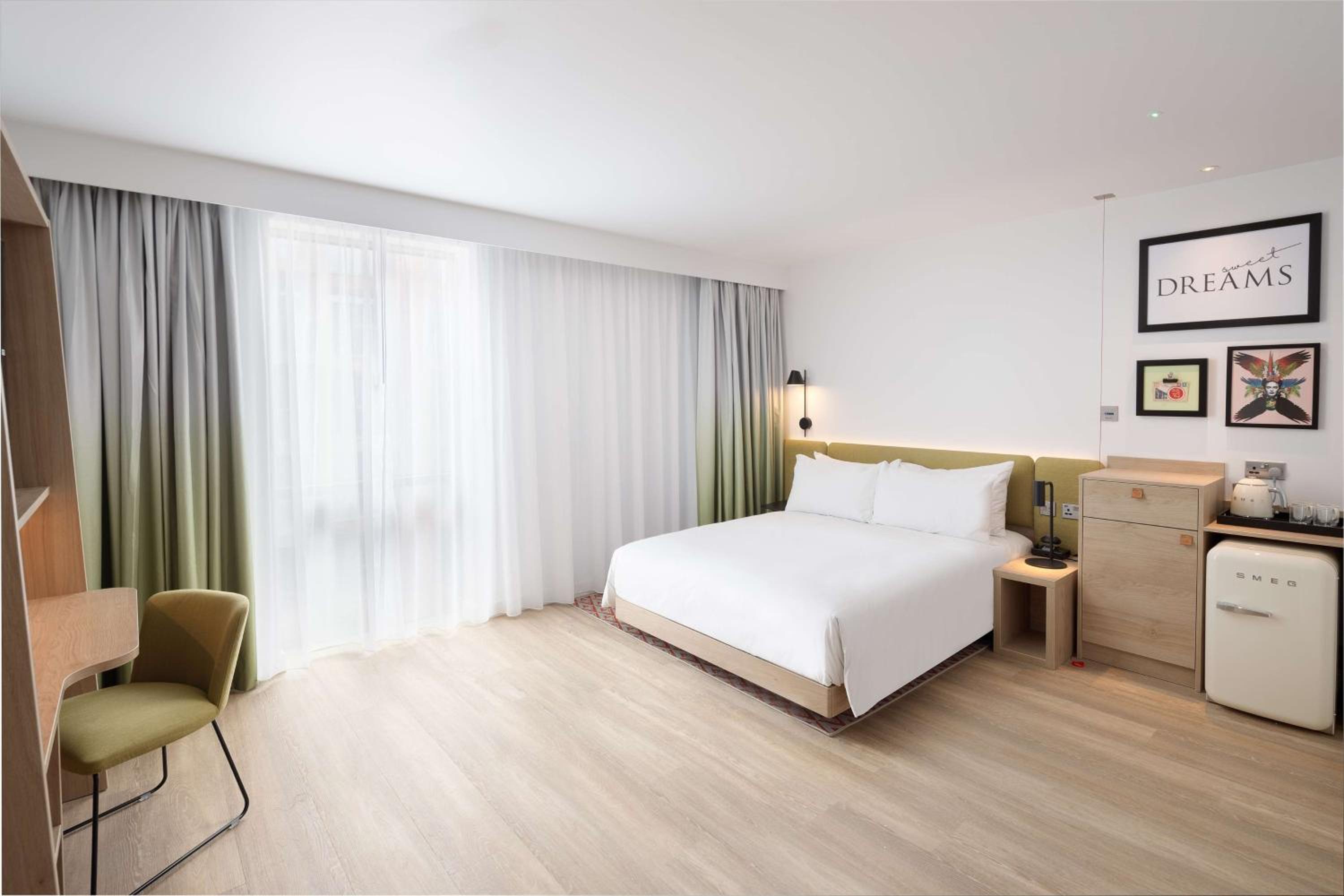 Queen Room - Mobility Access