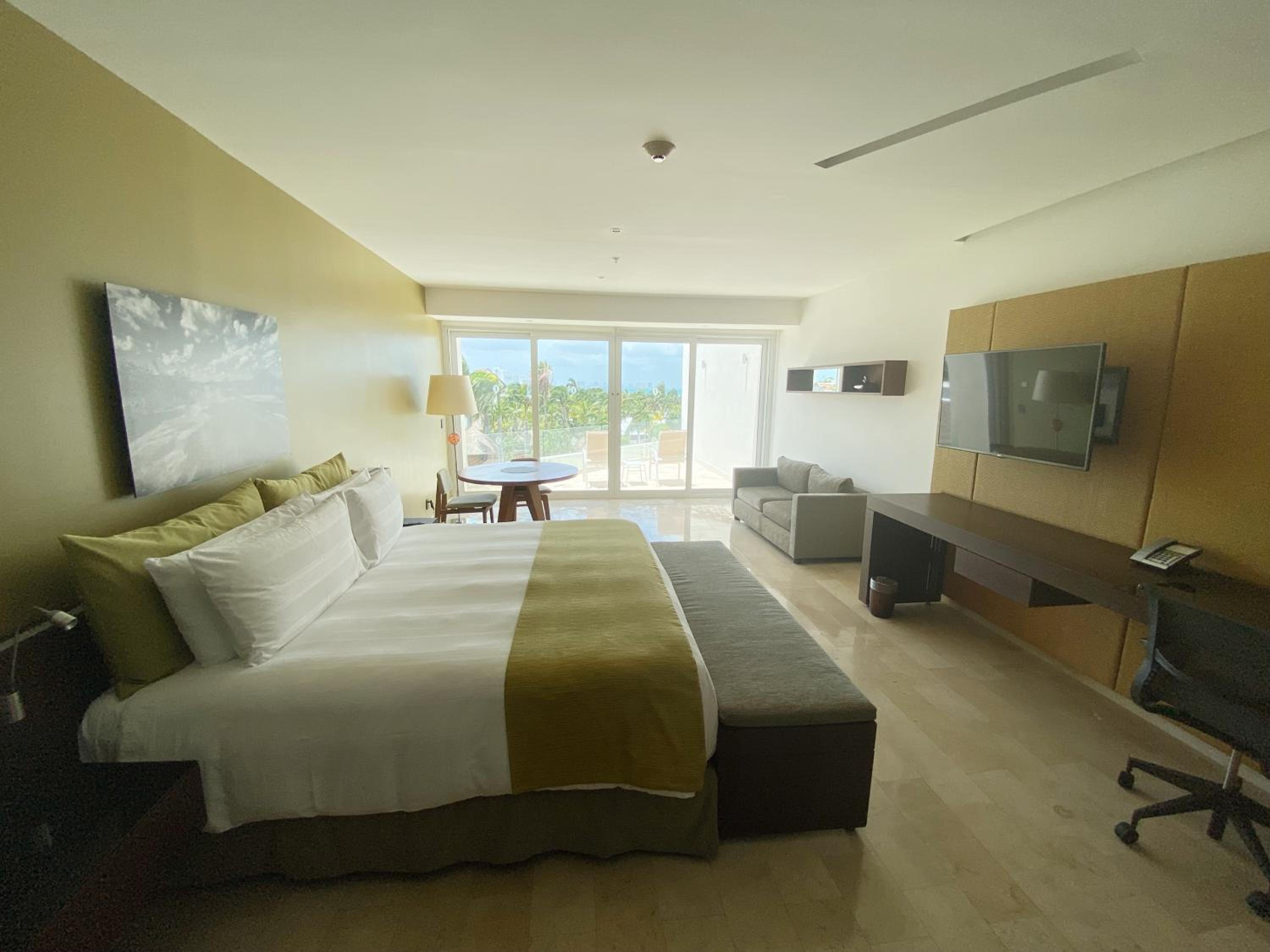 Club Signature Room with One King Bed