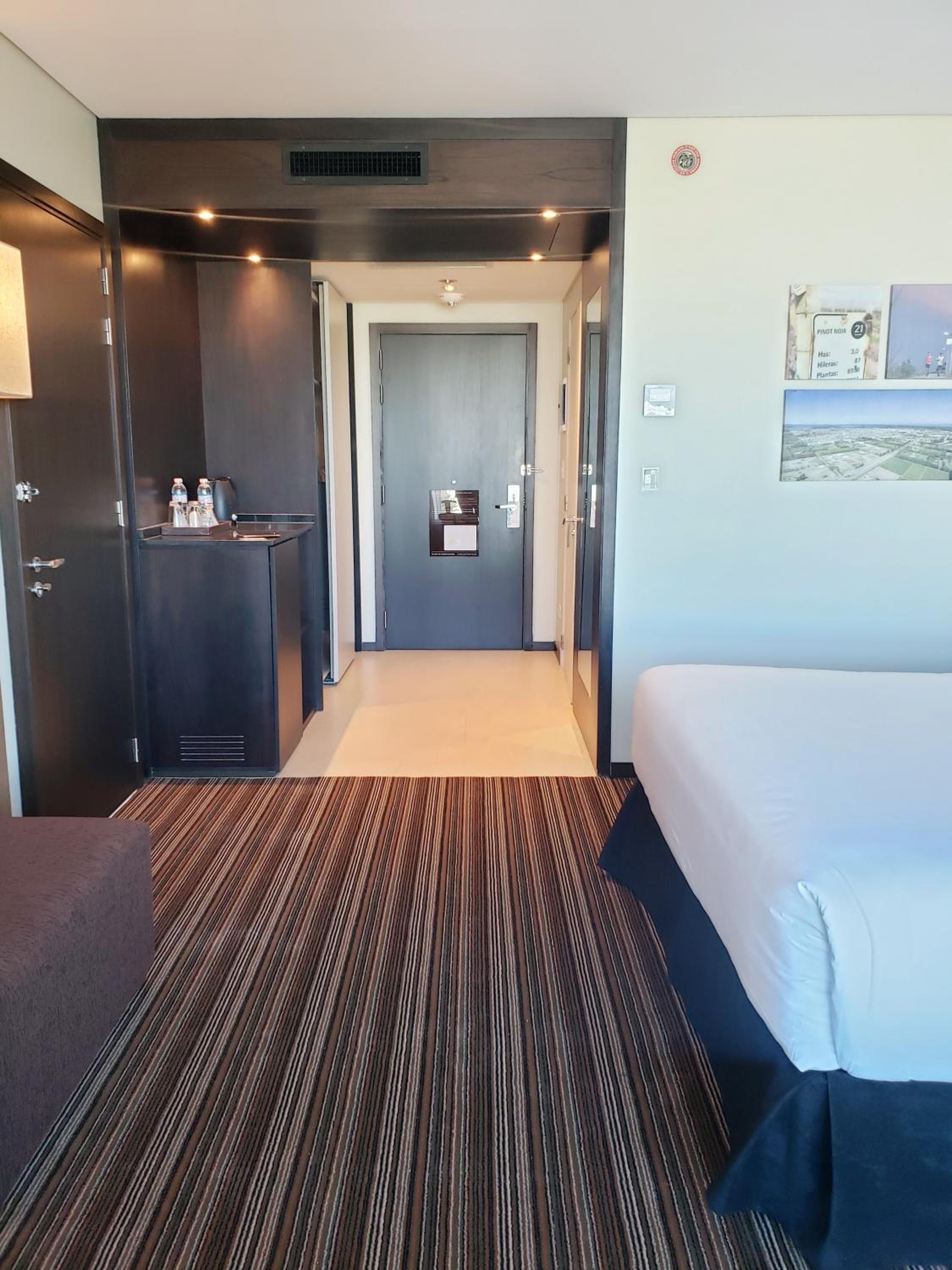 Queen Room with Roll-In Shower - Mobility Access/Non-Smoking