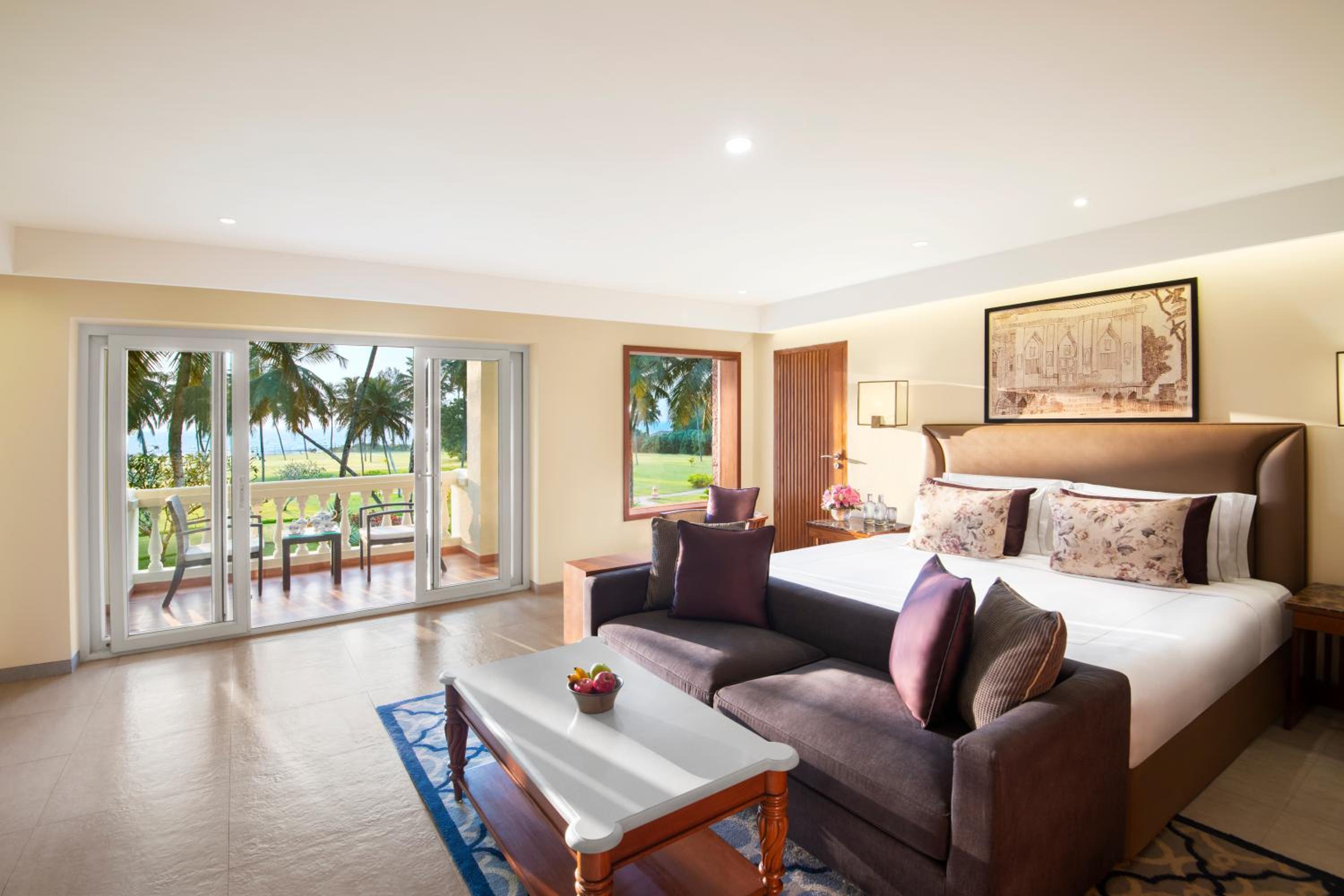 Deluxe Room Sea View King Bed