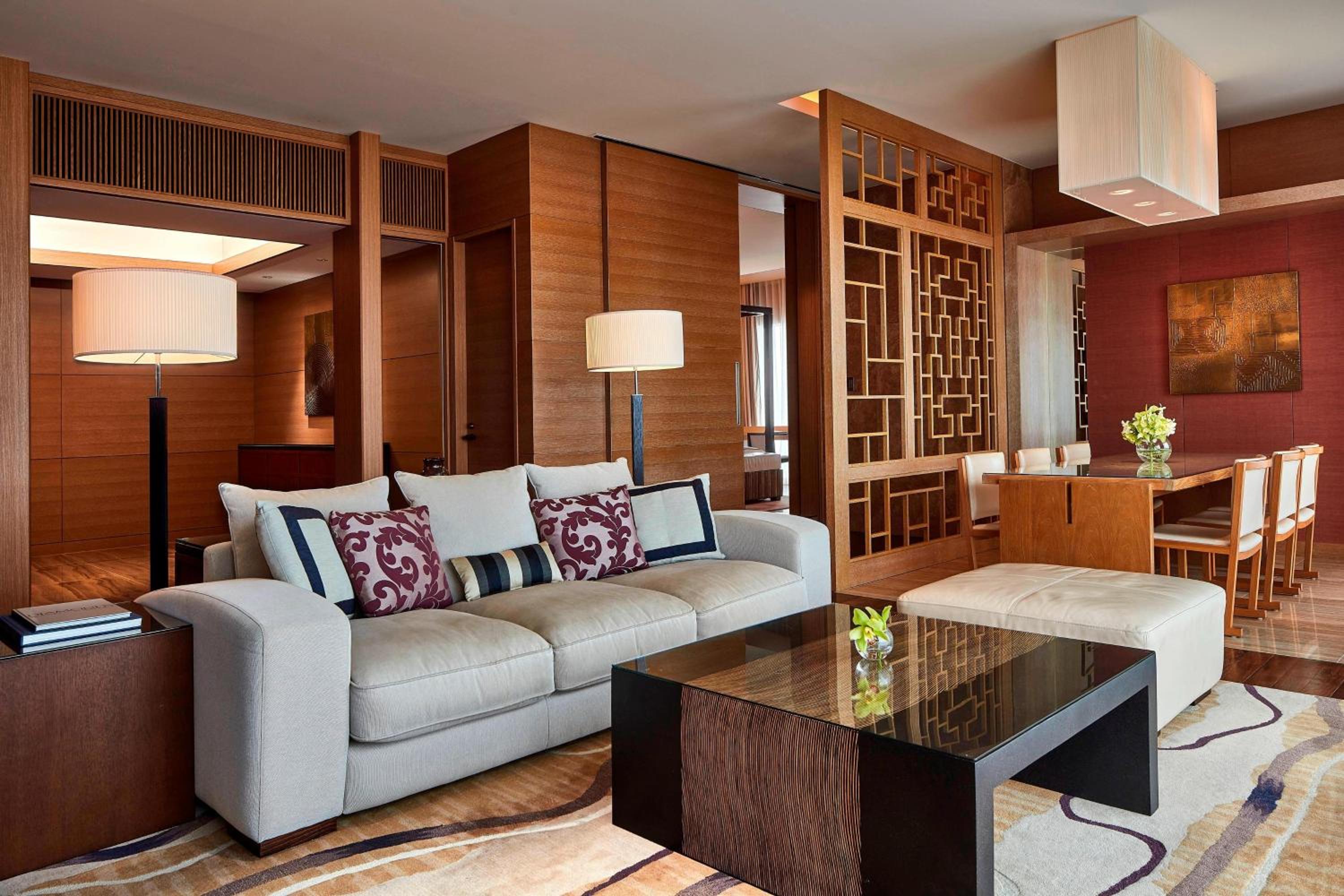 The Ritz-Carlton Suite