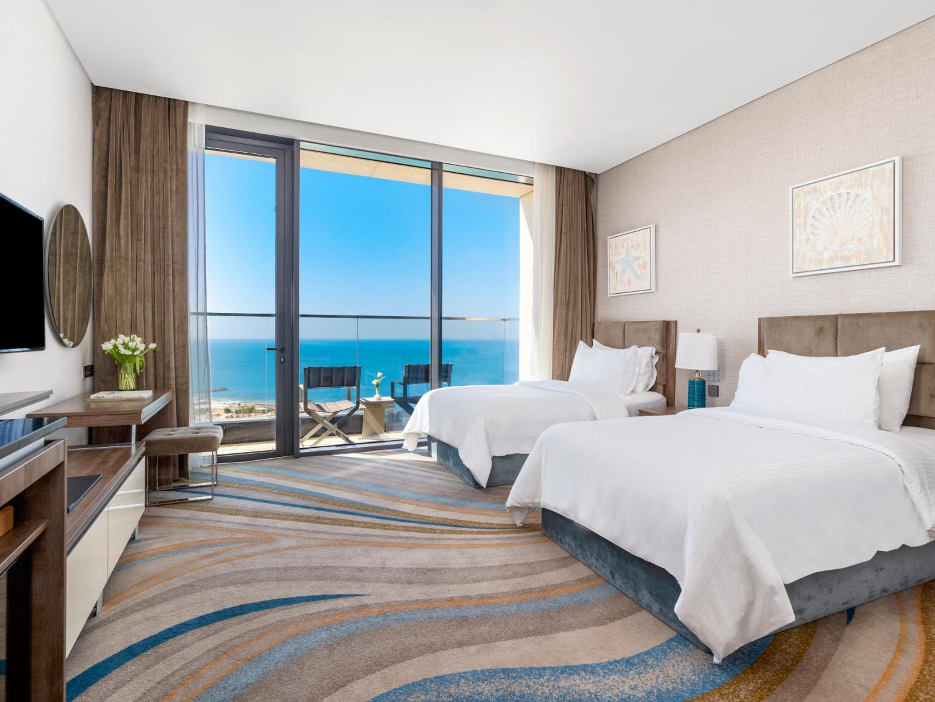 Deluxe Room Twin Beds