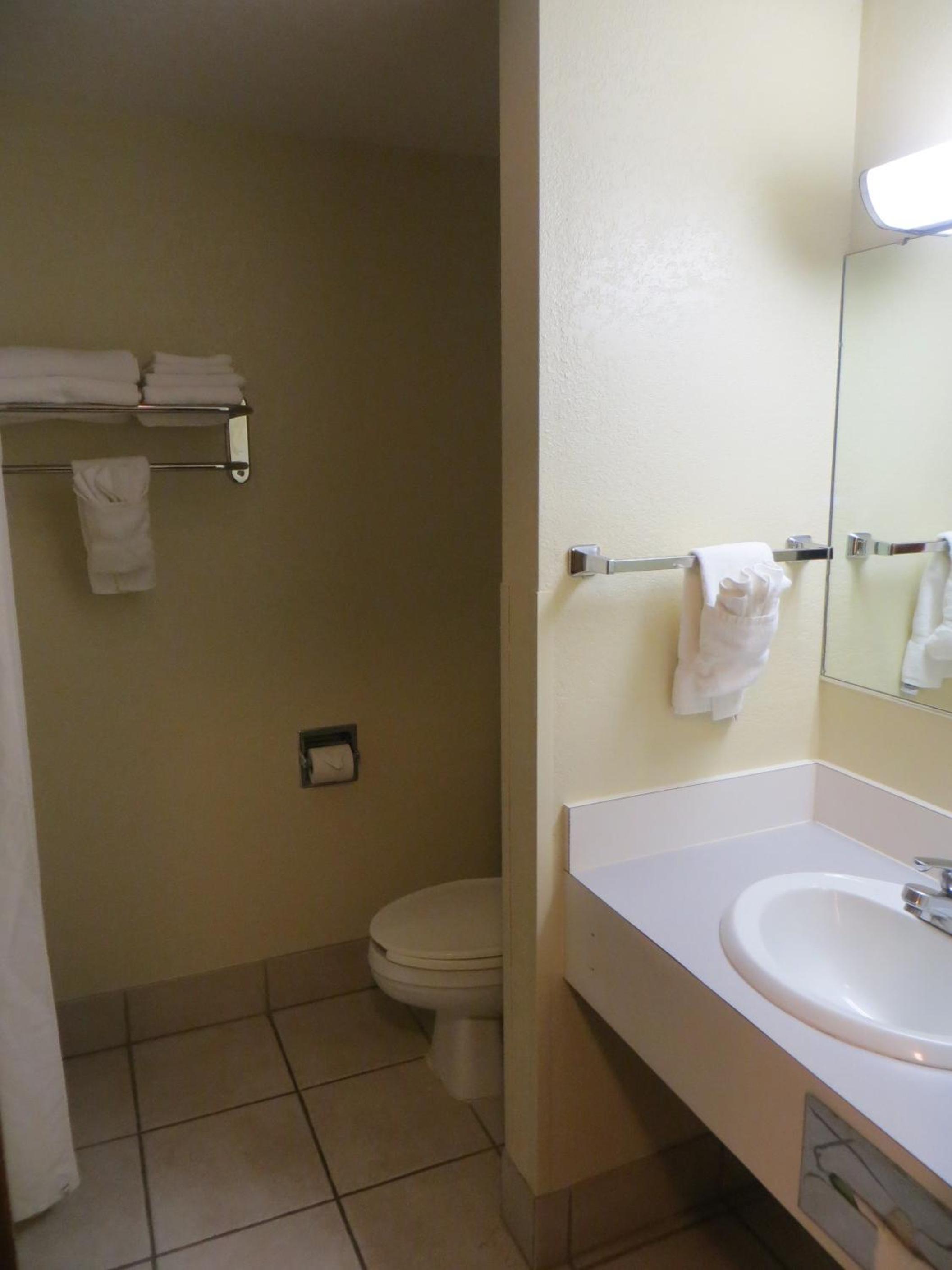Two-Room King Suite - Courtside - Non-Smoking