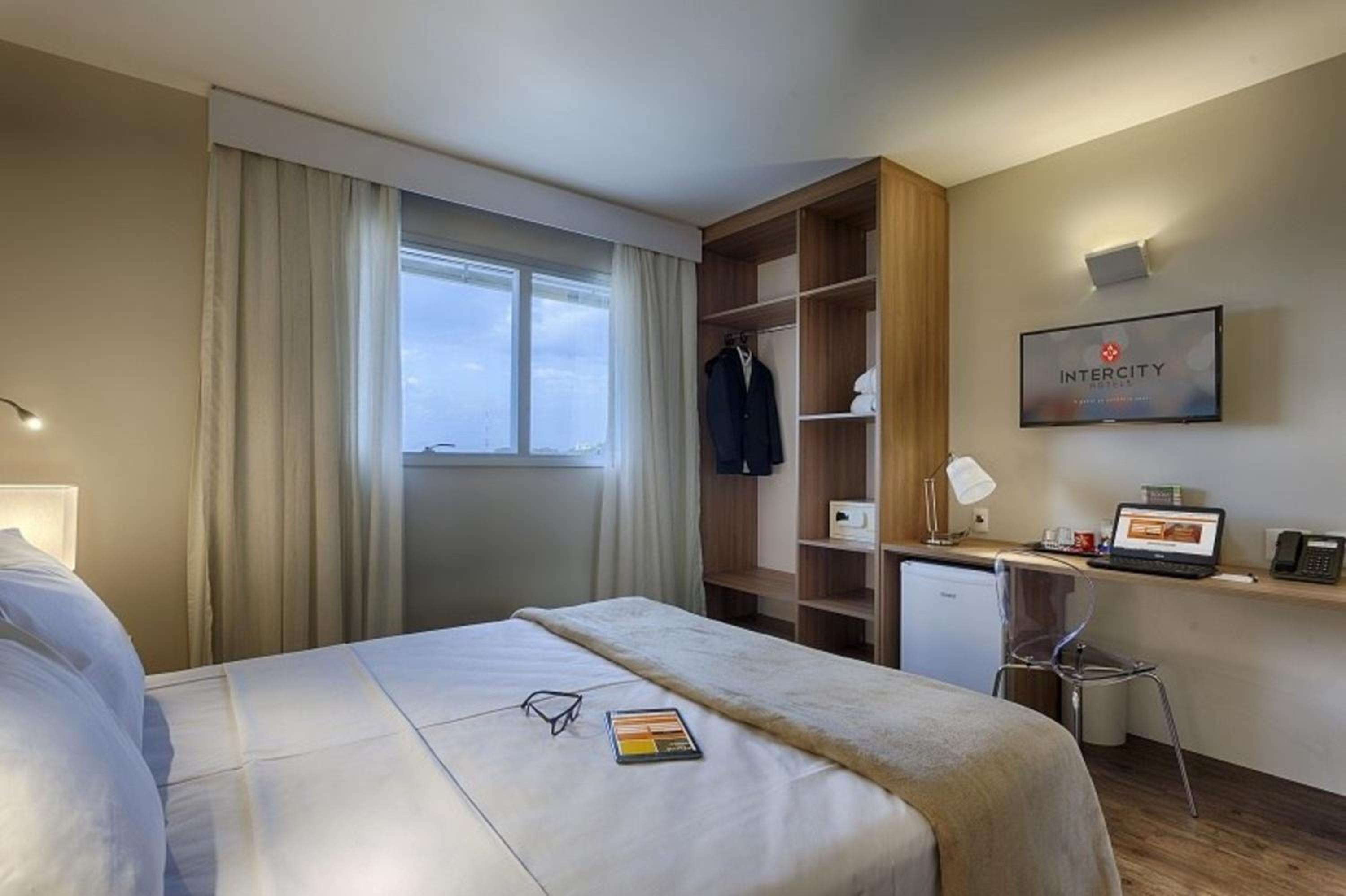 Luxe Double Superior with Queen Bed 