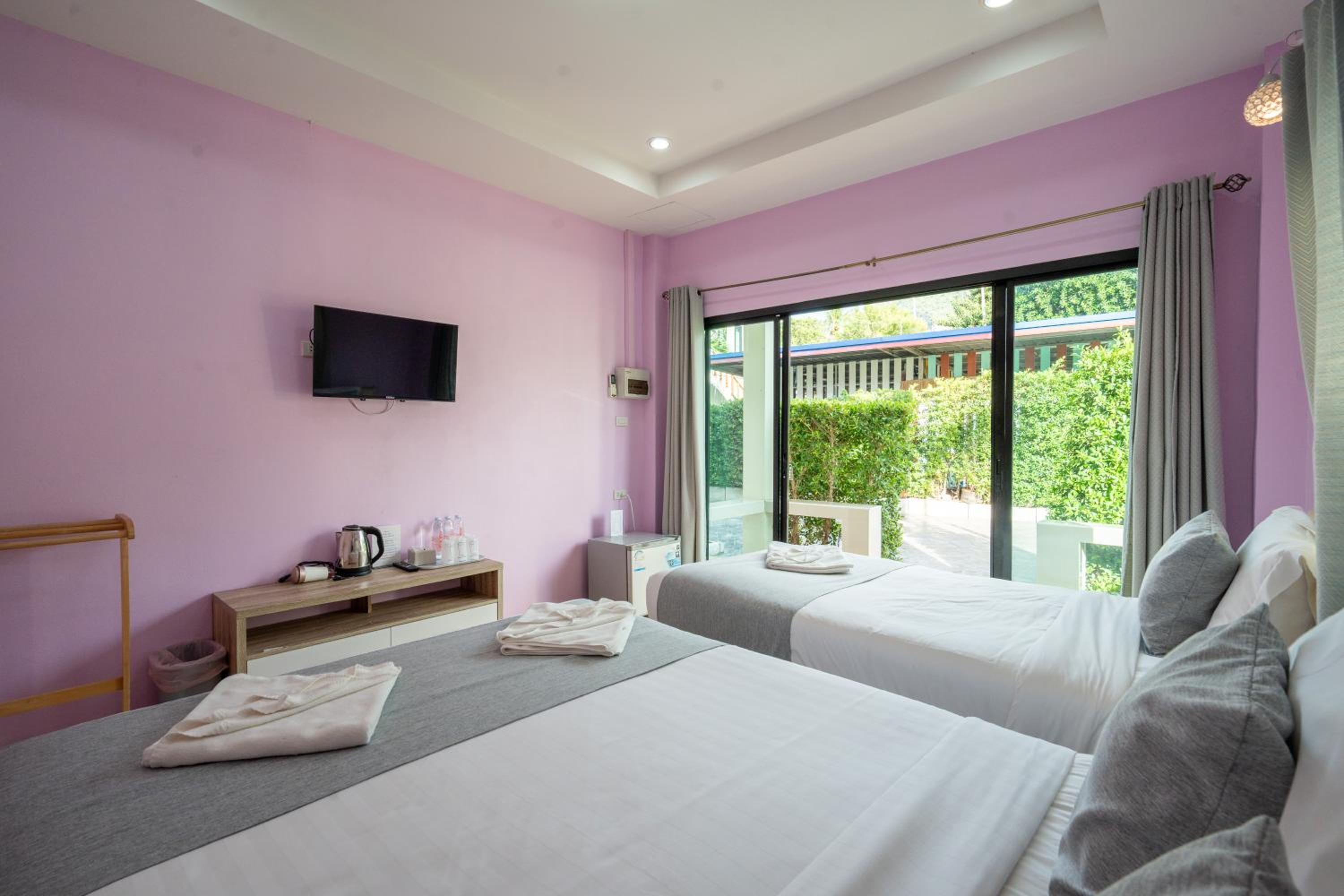 Family Room with Garden View