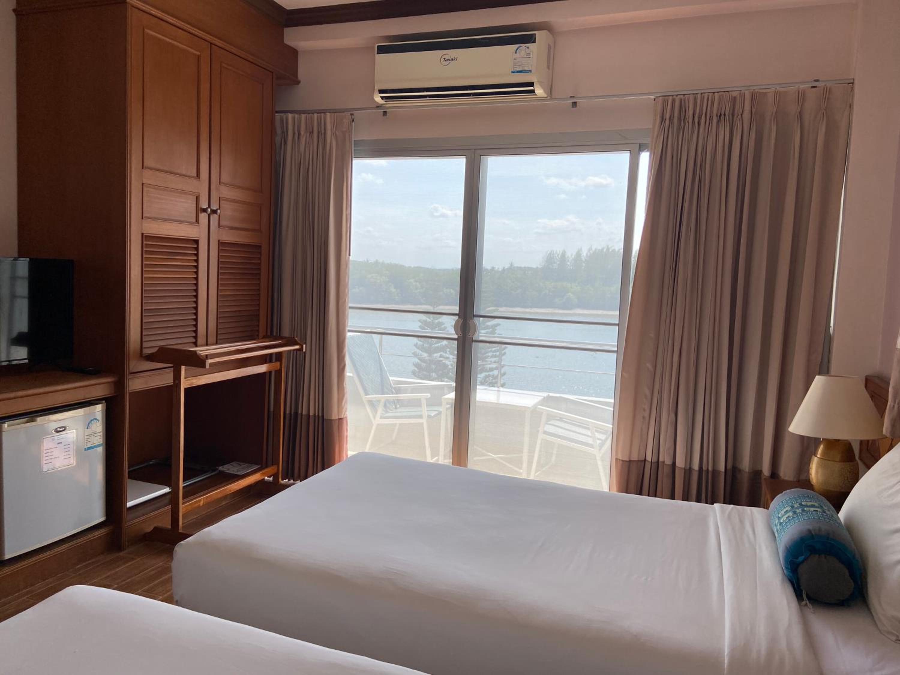 Twin Room with Sea View