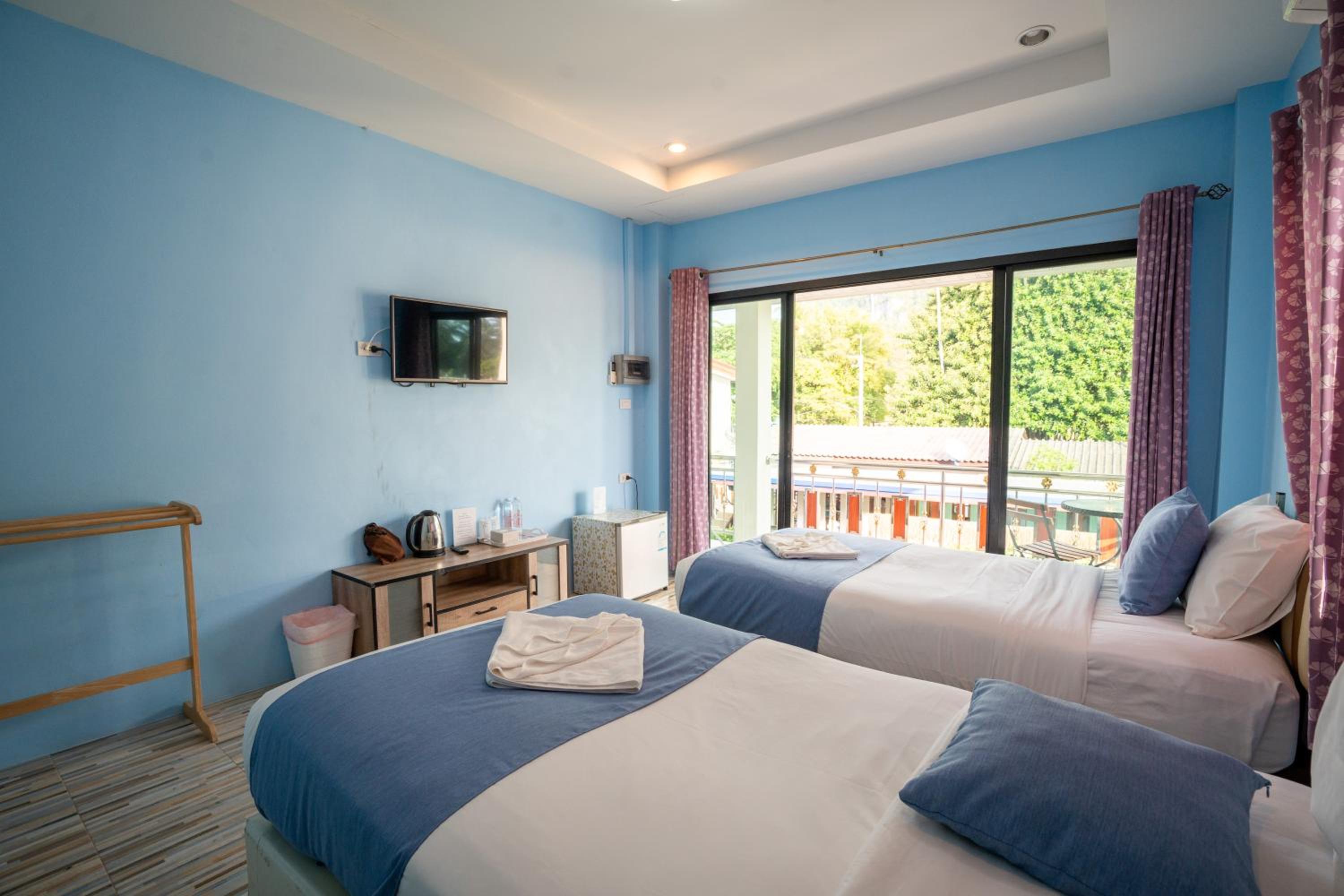 Standard Twin Room with Garden View