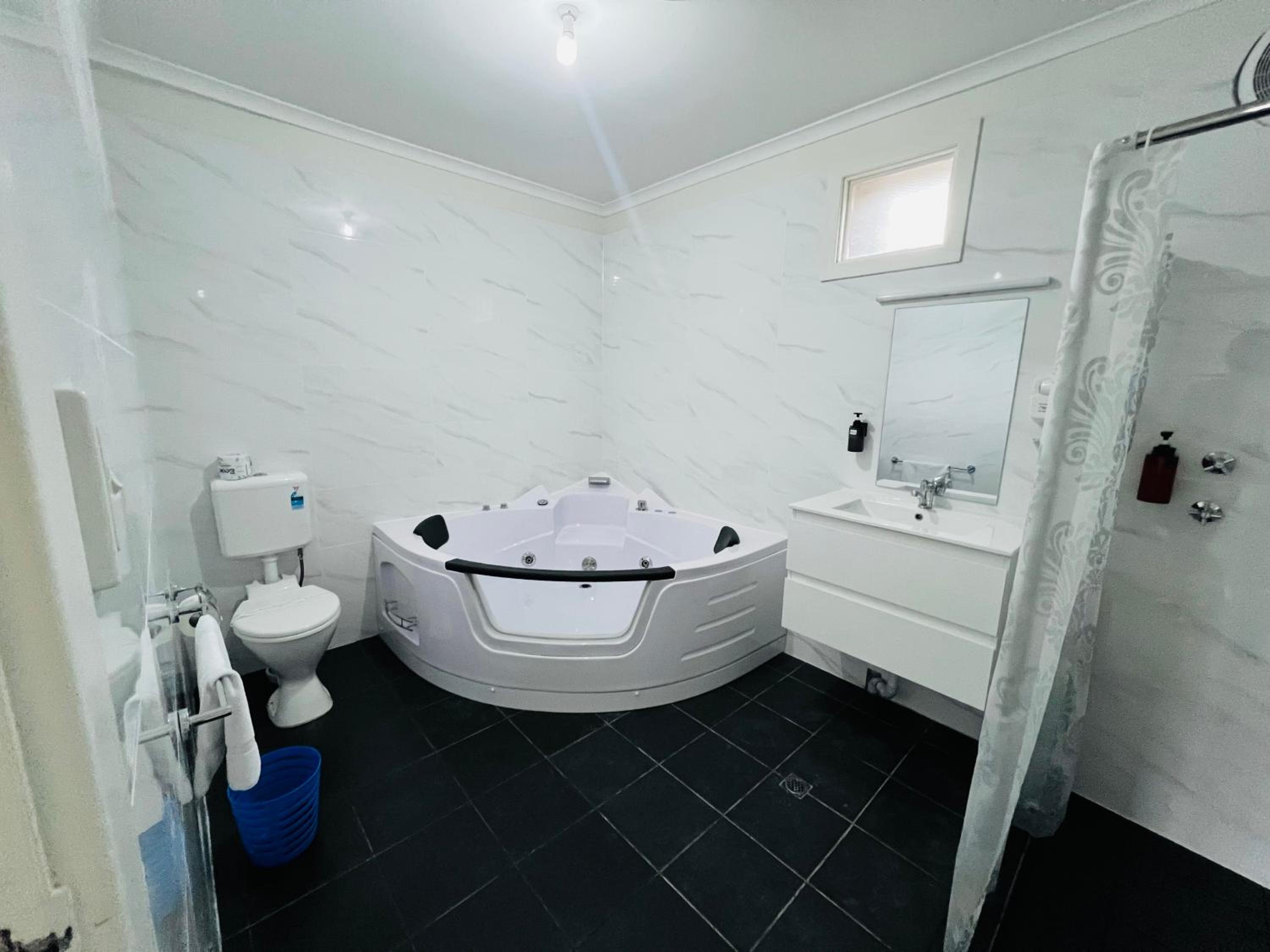 Standard  Queen Spa Room