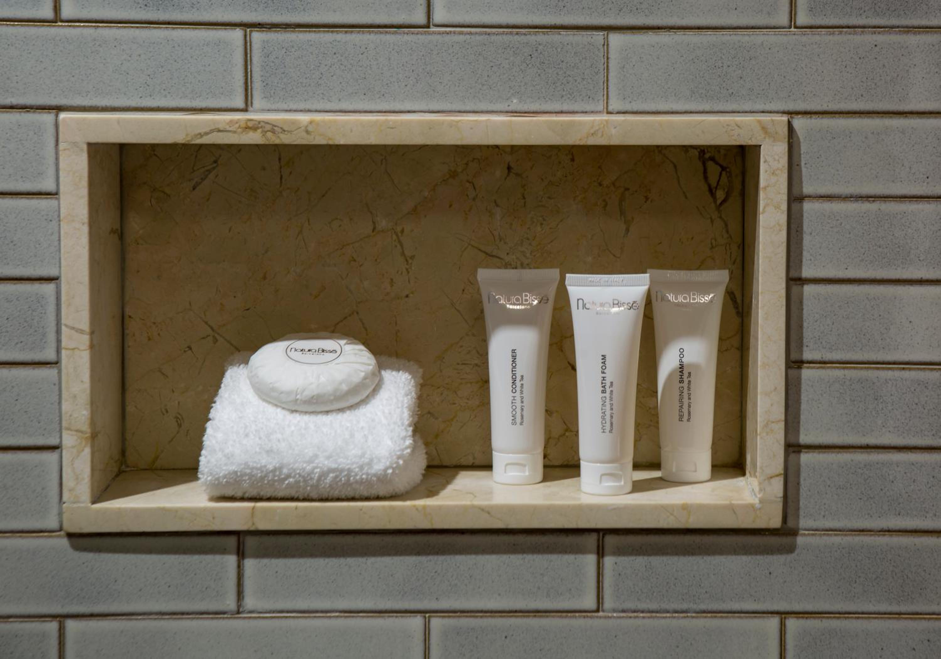 Deluxe King Bed - Bay View