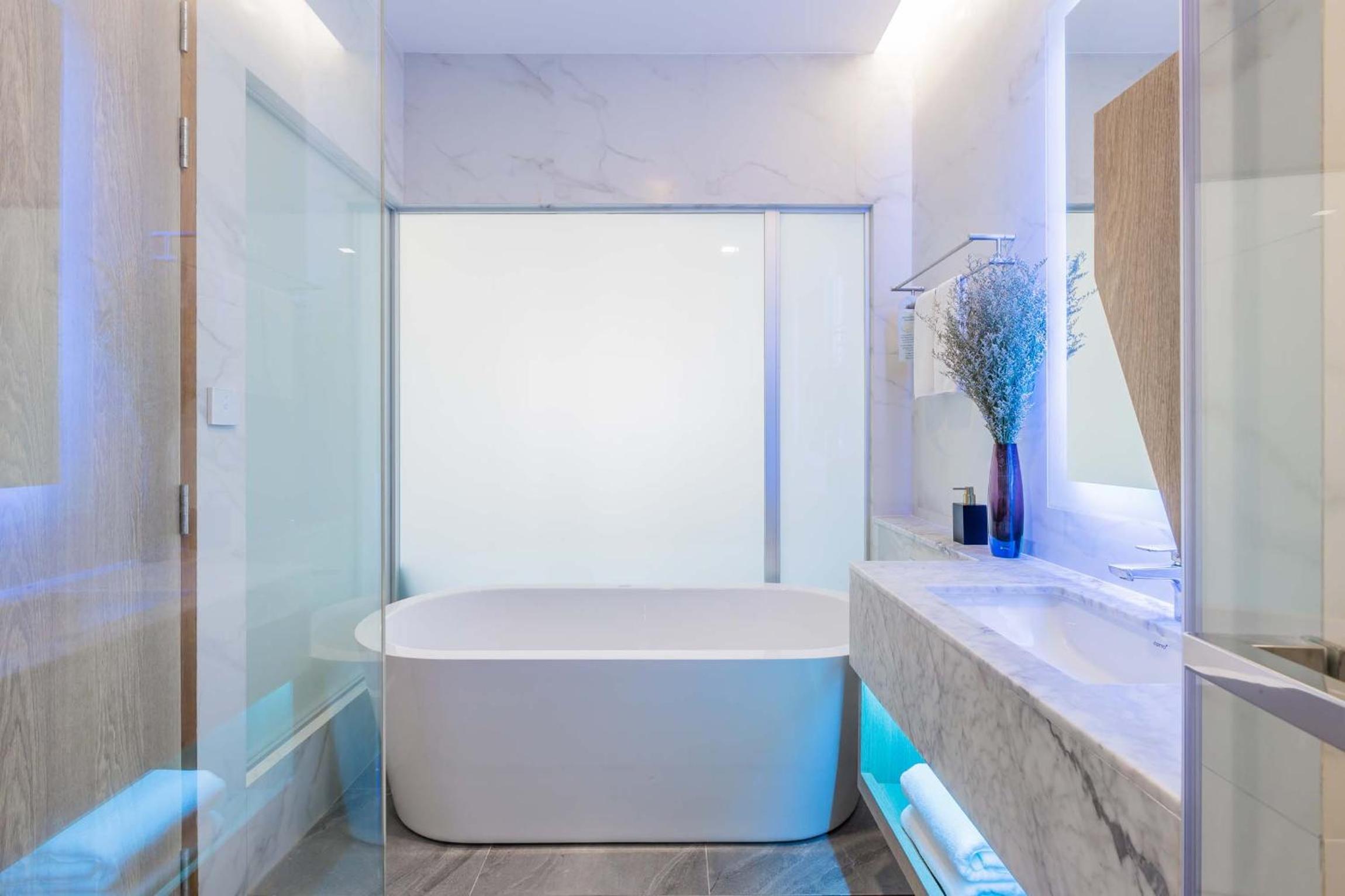 Deluxe Pool Access Room