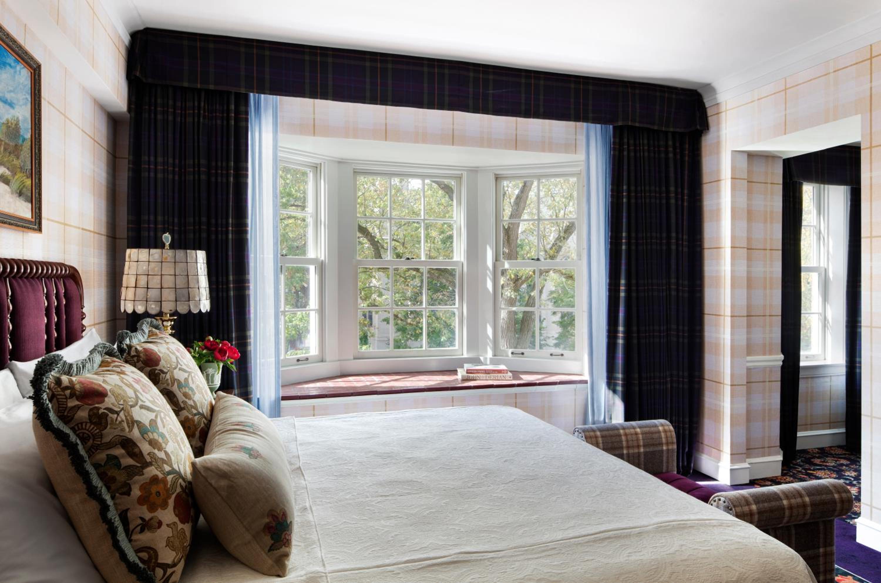 Graduate King Room