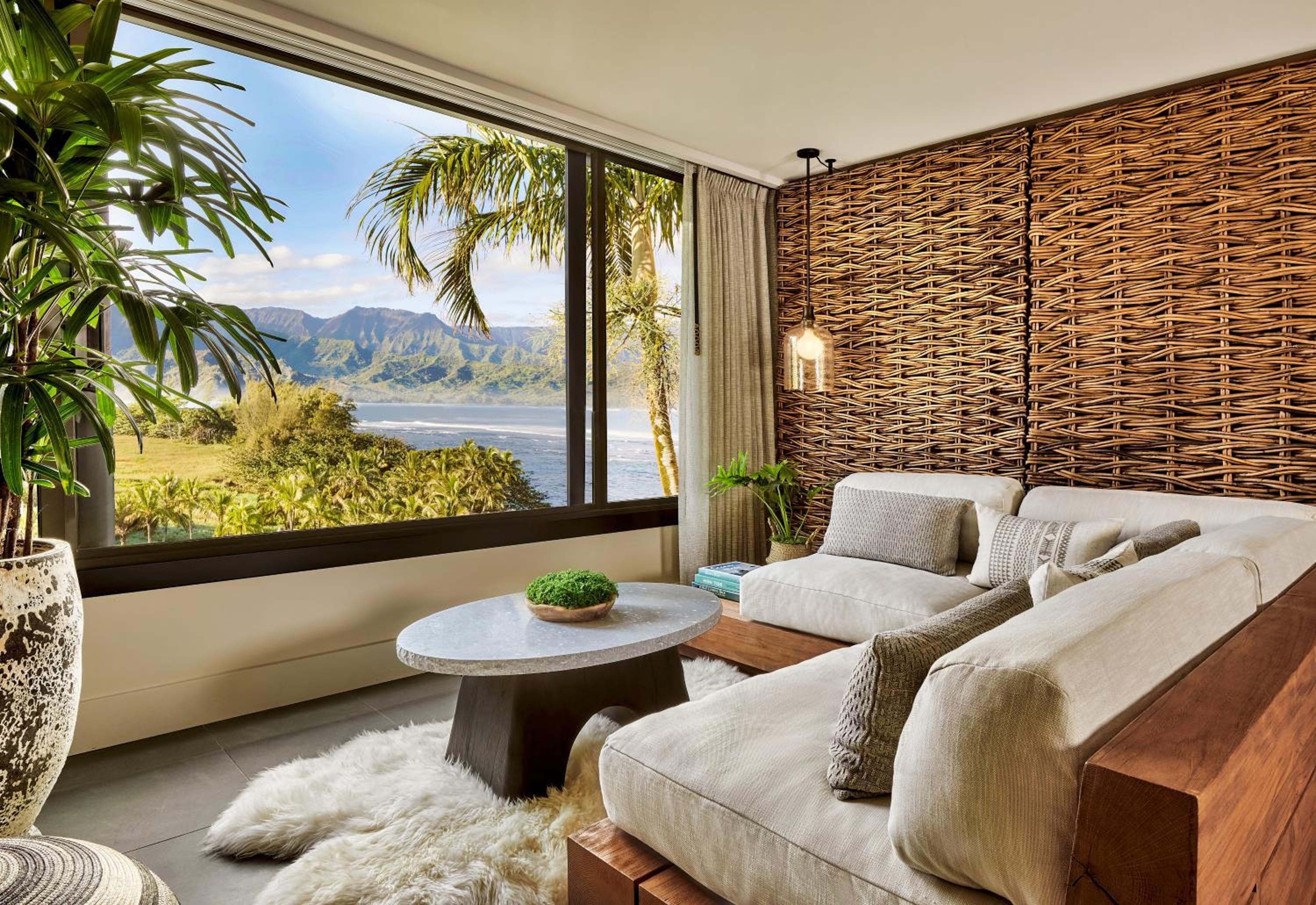 Ocean View Lounge King