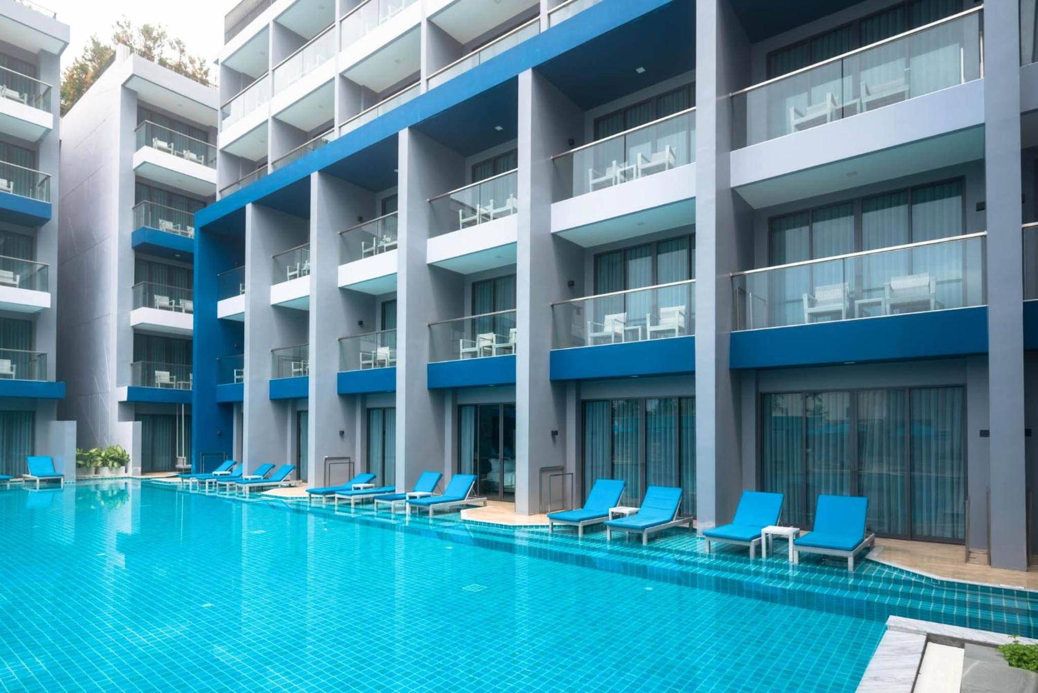 Deluxe Pool Access Room