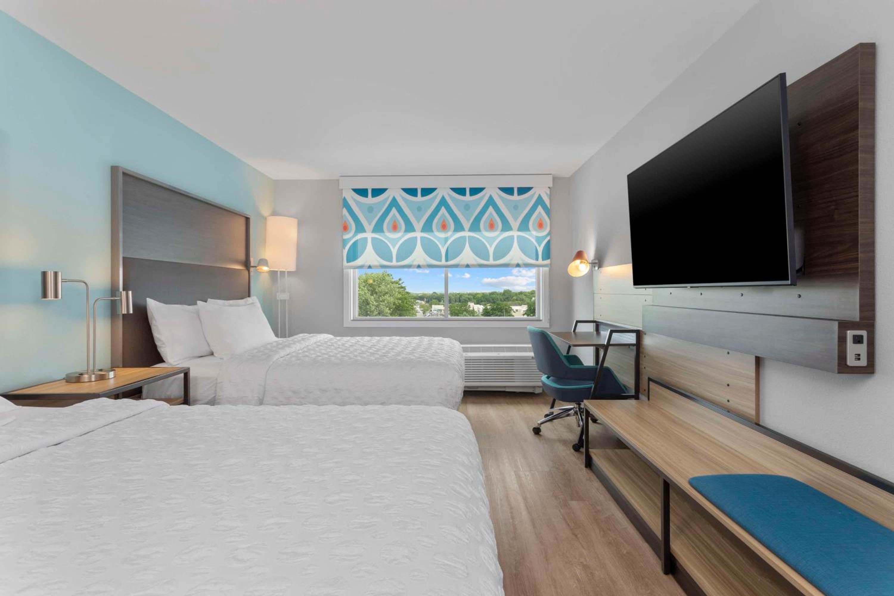 Queen Room with Two Queen Beds - Hearing Access