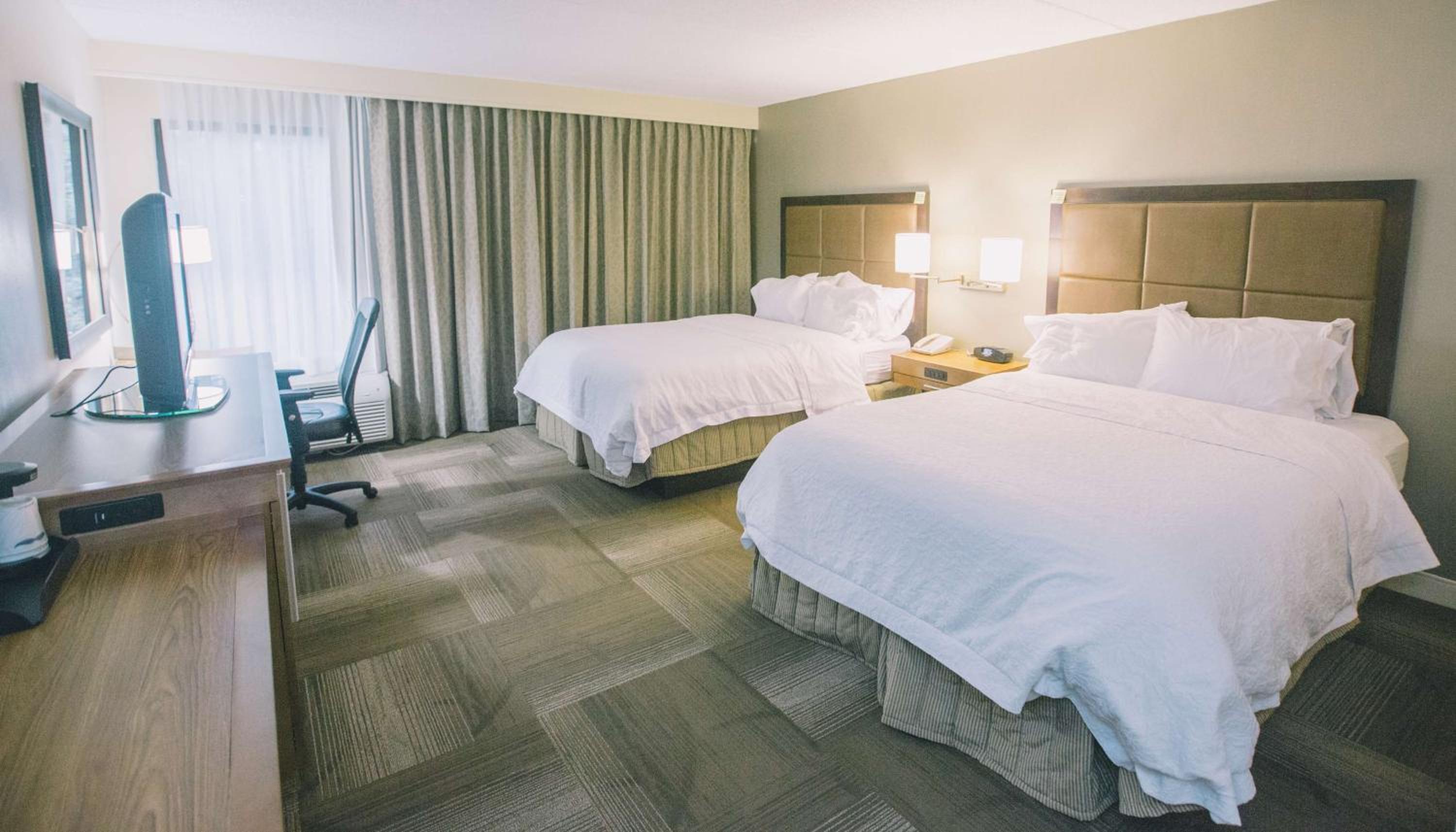 Double Room with Two Queen Beds and Bath Tub - Mobility Access