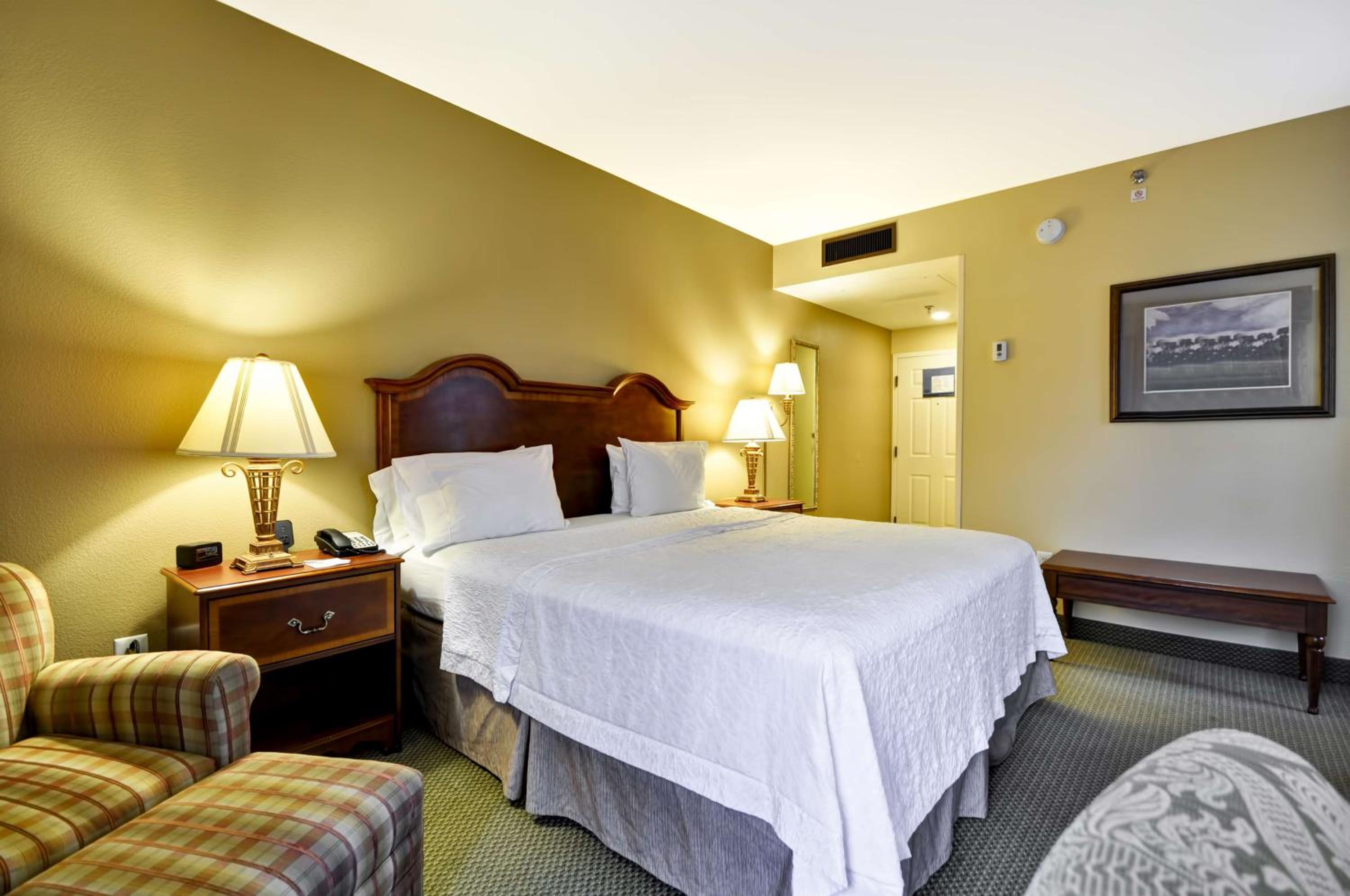 King Room with King Bed - Non-Smoking