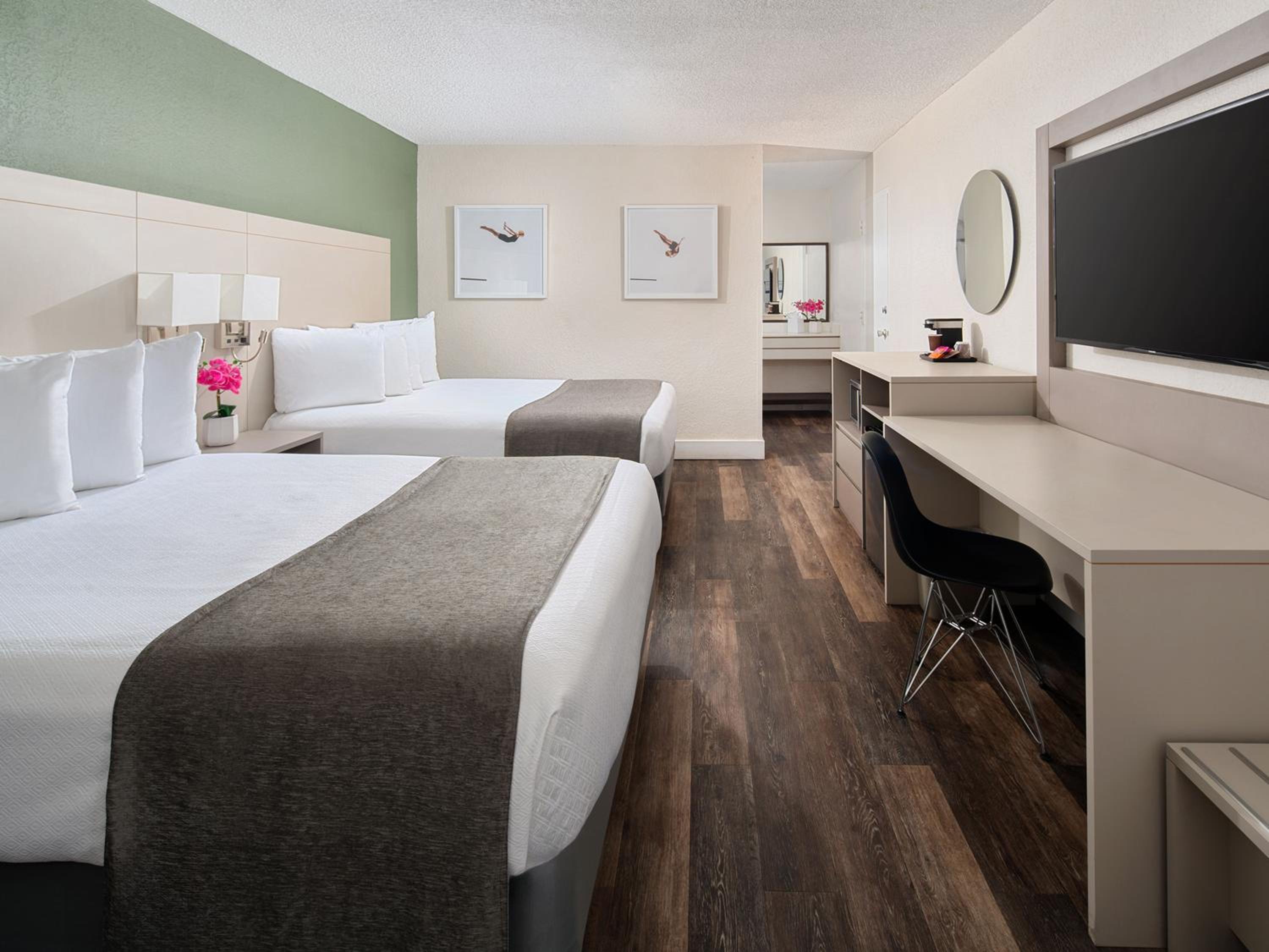 Garden Superior Queen Room With Two Queen Beds With Pool View 