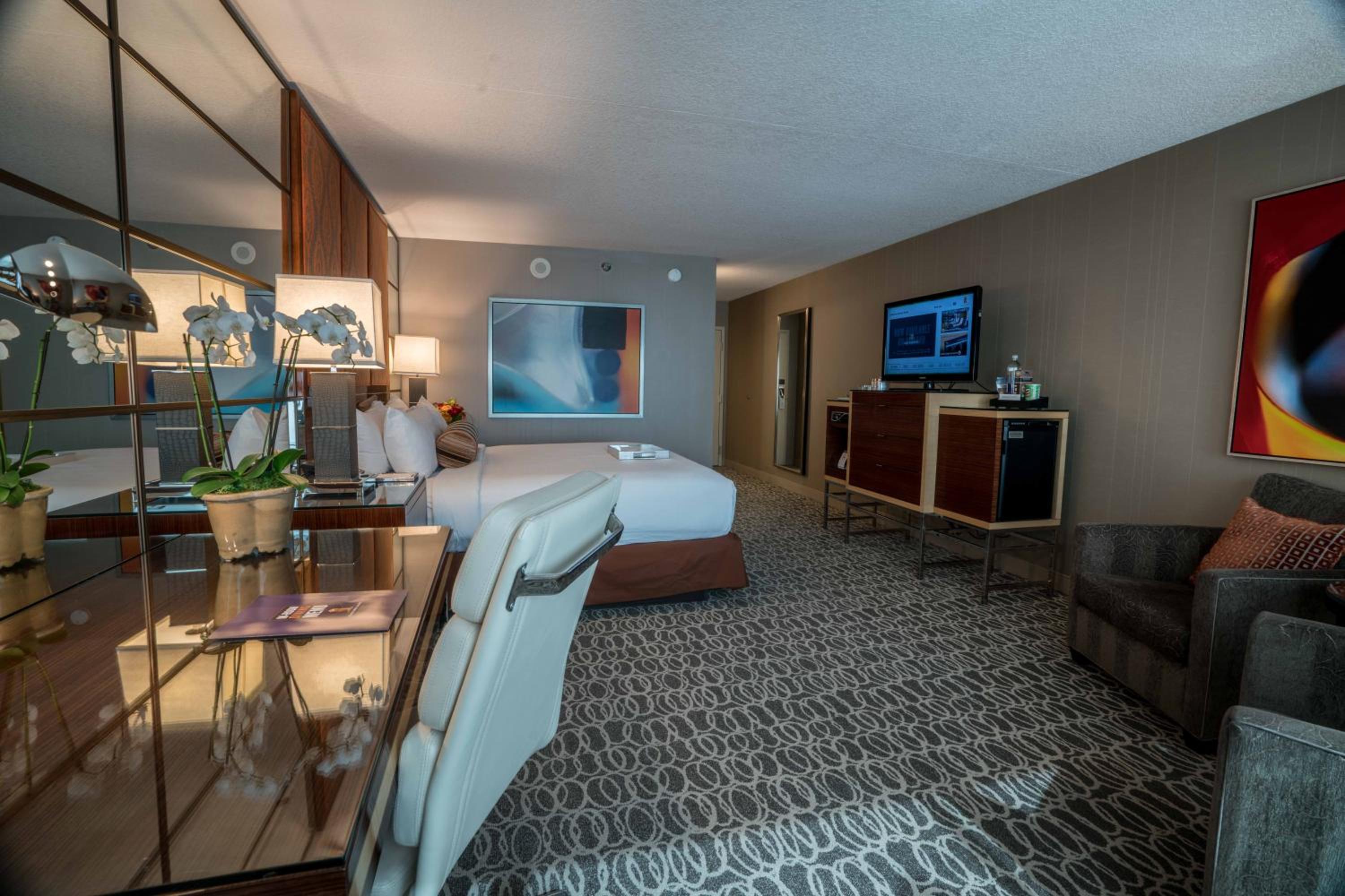 Grand King Strip View