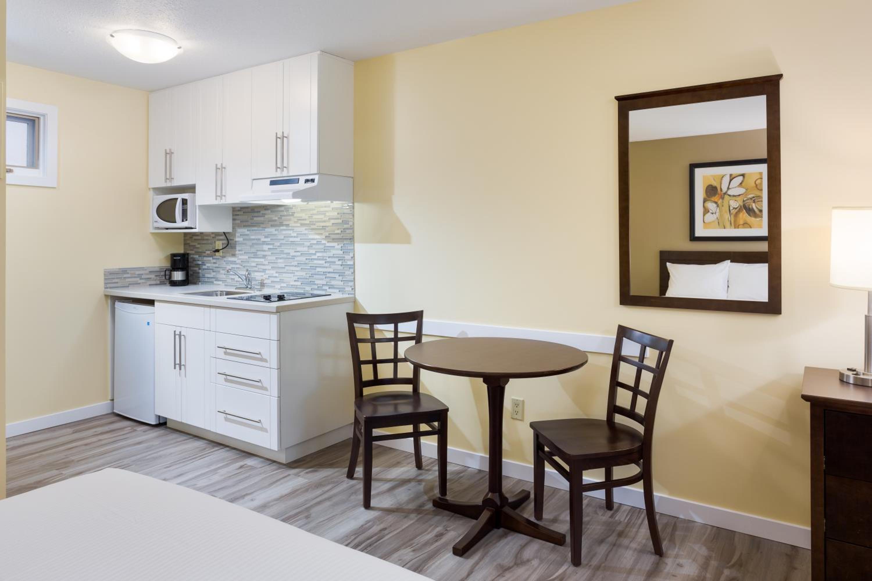 Large Queen Room with Two Queen Beds Kitchenette