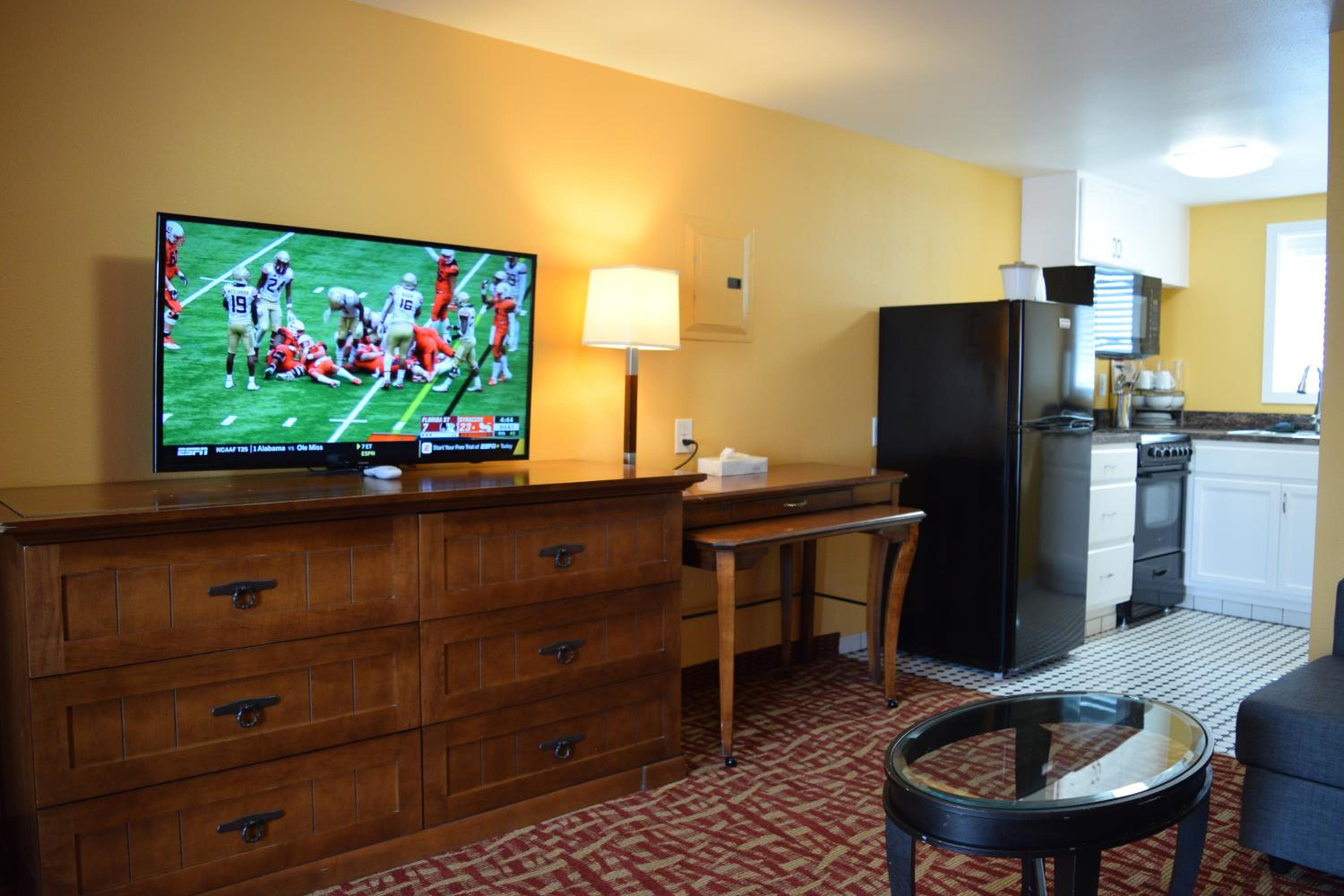 Kitchen Suite with 2 King Beds and Sofa Bed - No Pets Allowed