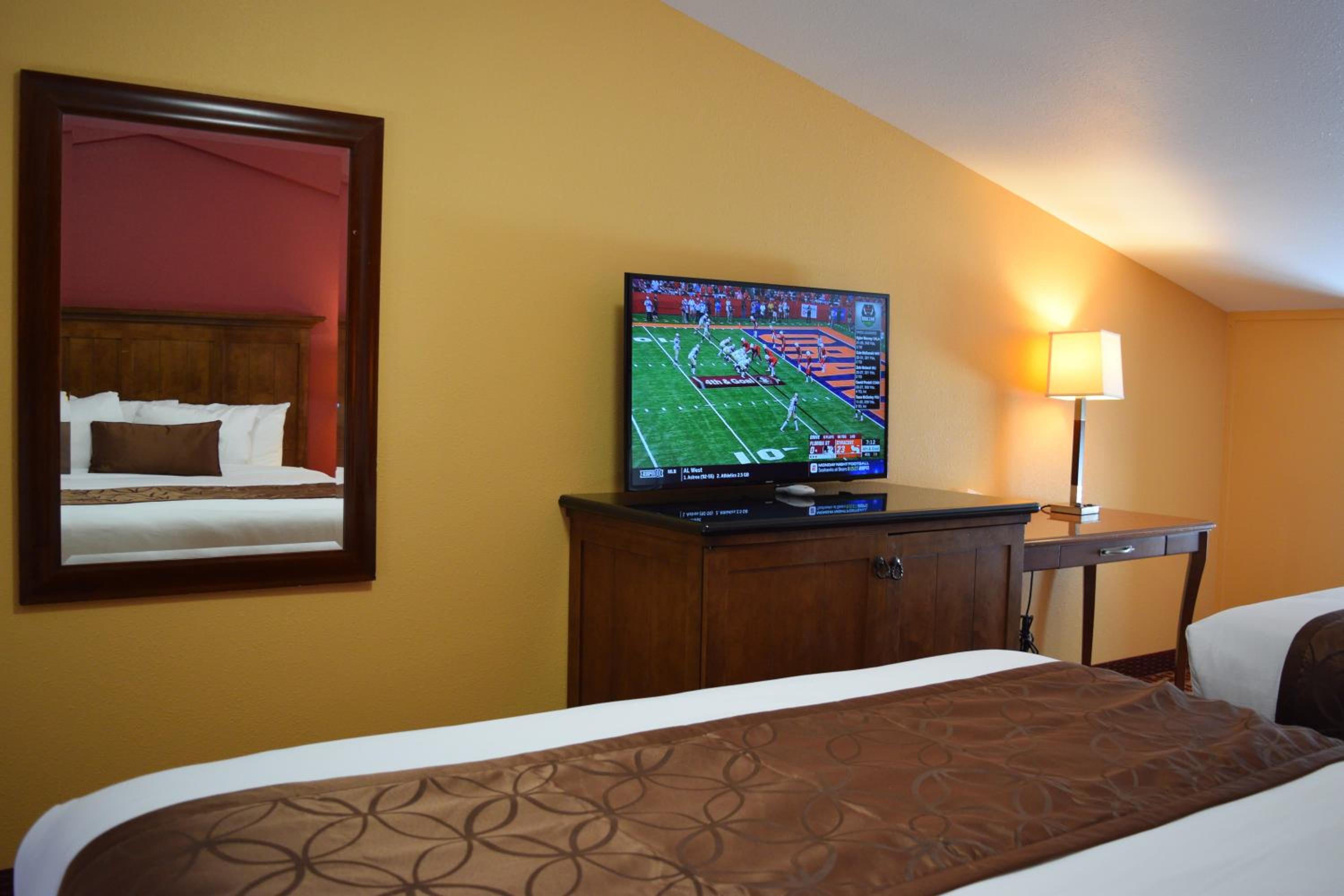 Kitchen Suite with 2 King Beds and Sofa Bed - No Pets Allowed