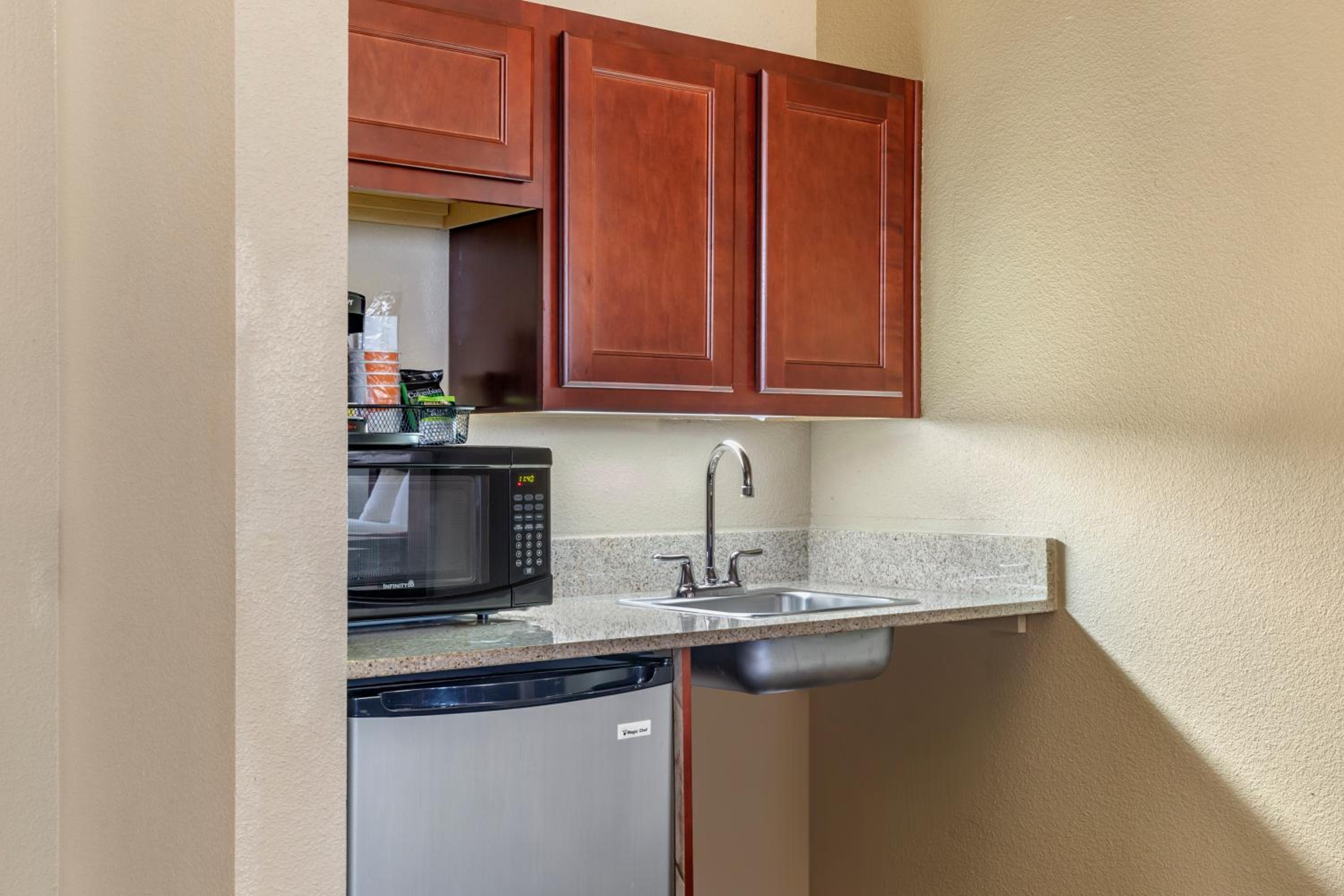 King Suite - Accessible/Non-Smoking