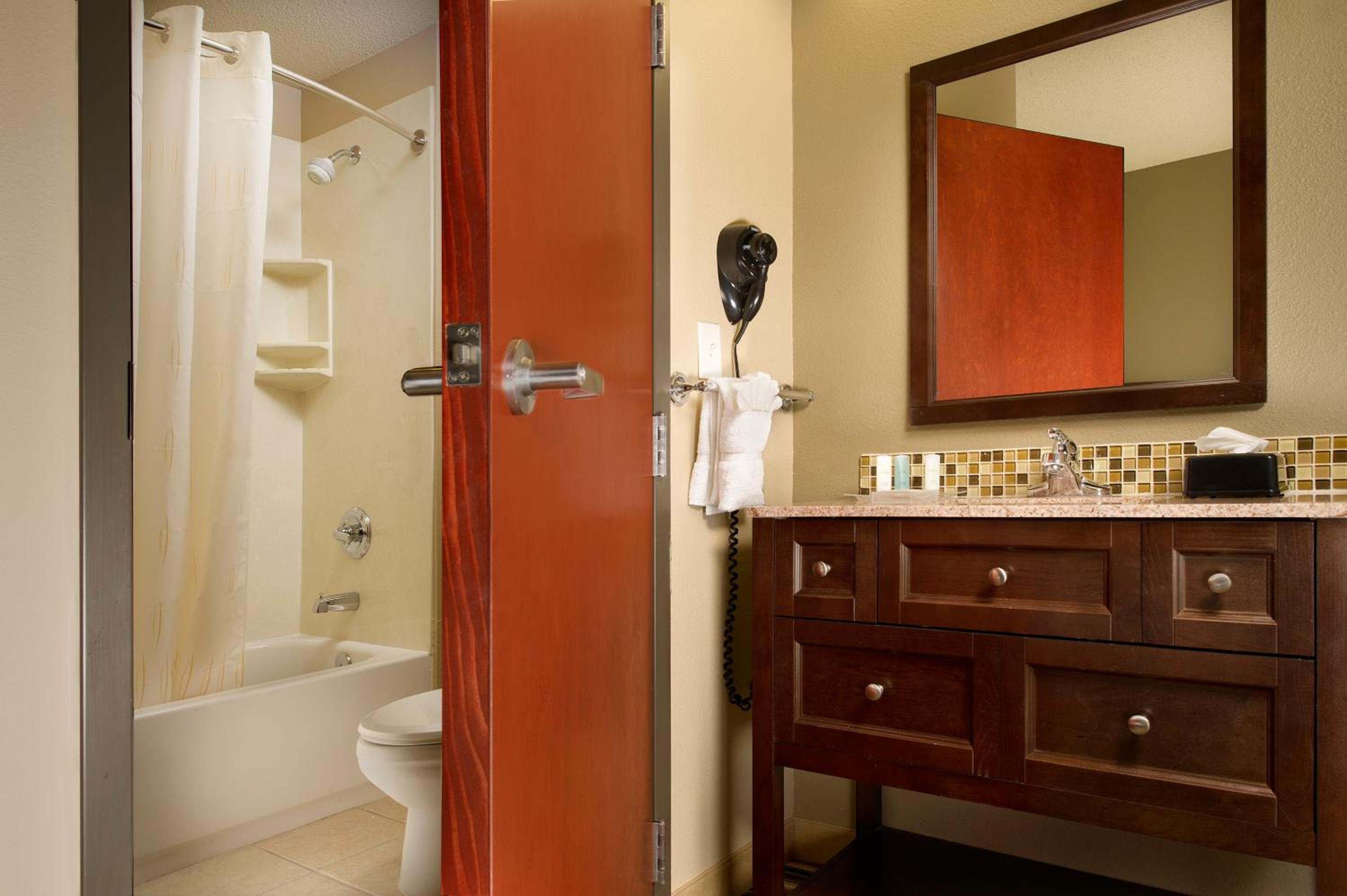 King Suite - Accessible/Non-Smoking