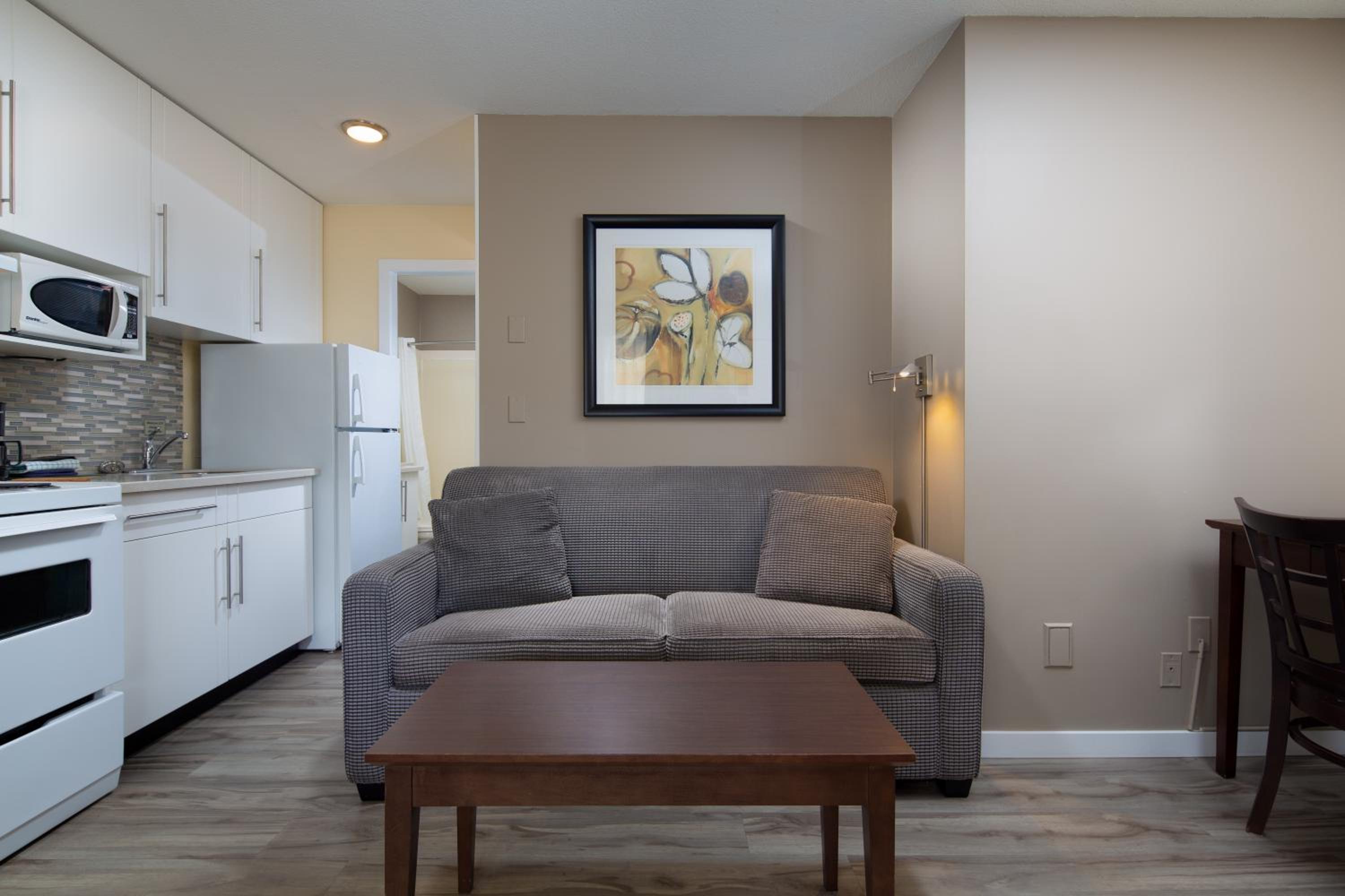 One-Bedroom Suite with Kitchen