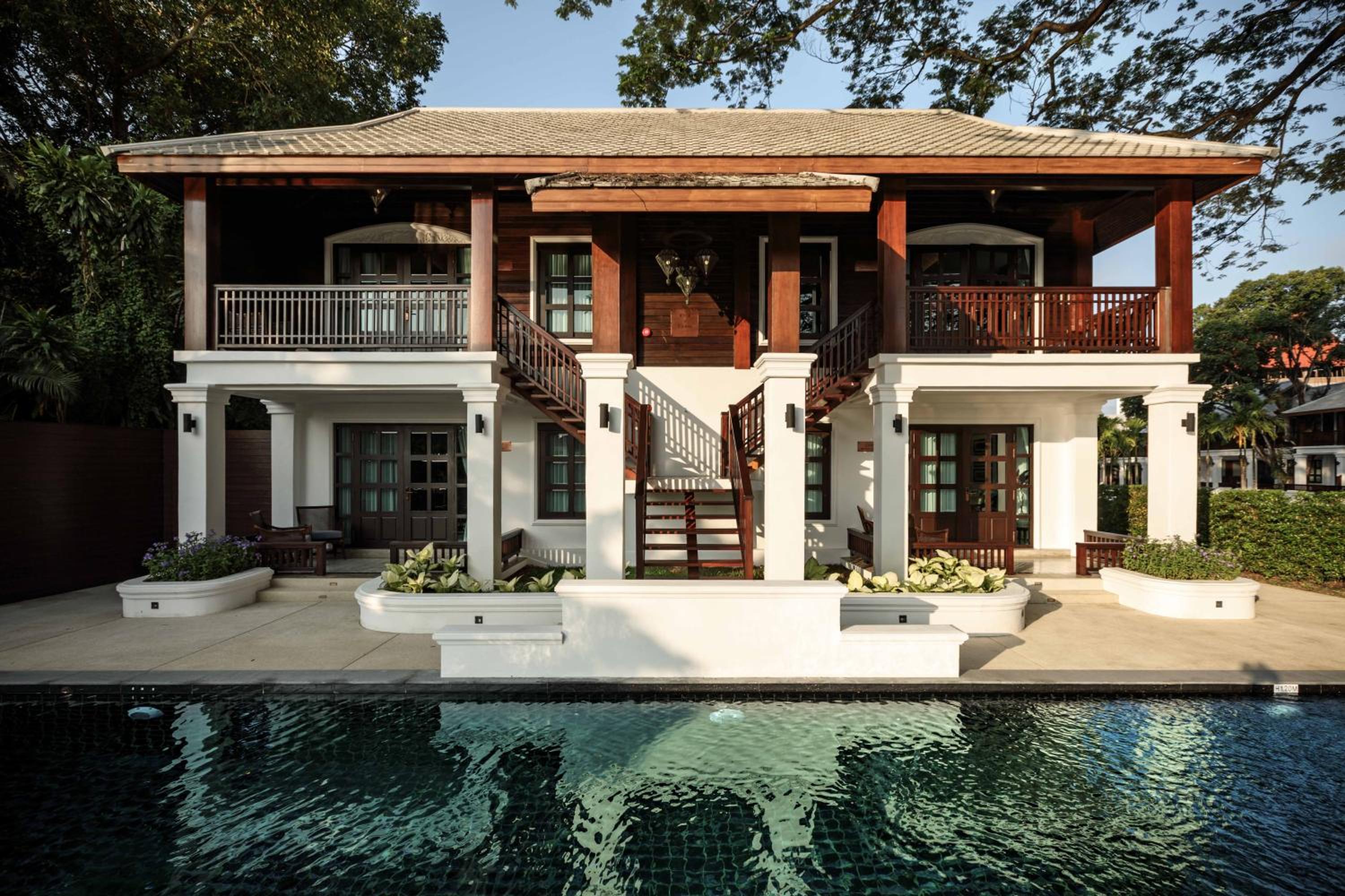 Riverfront Colonial Suite