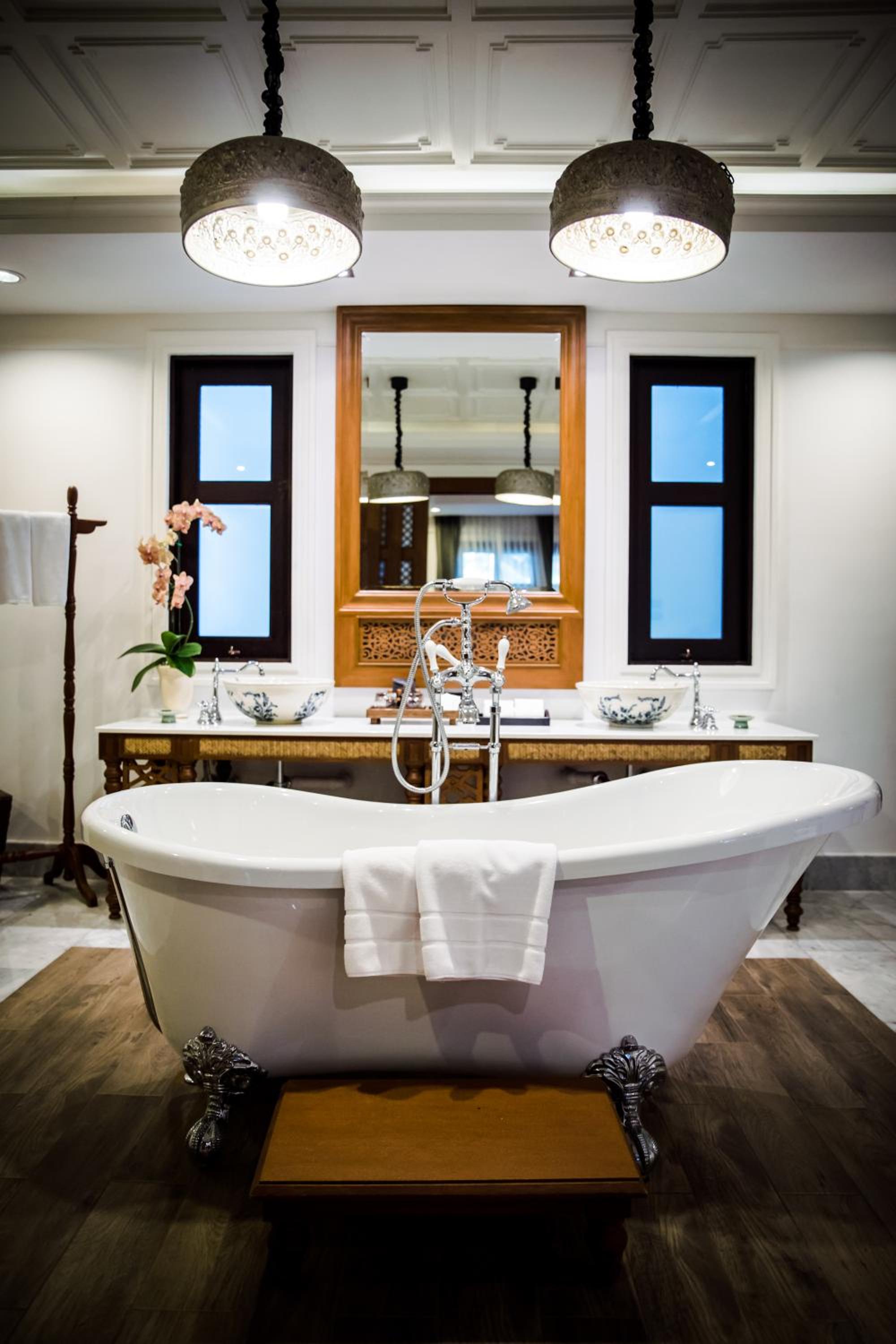 Riverfront Colonial Suite