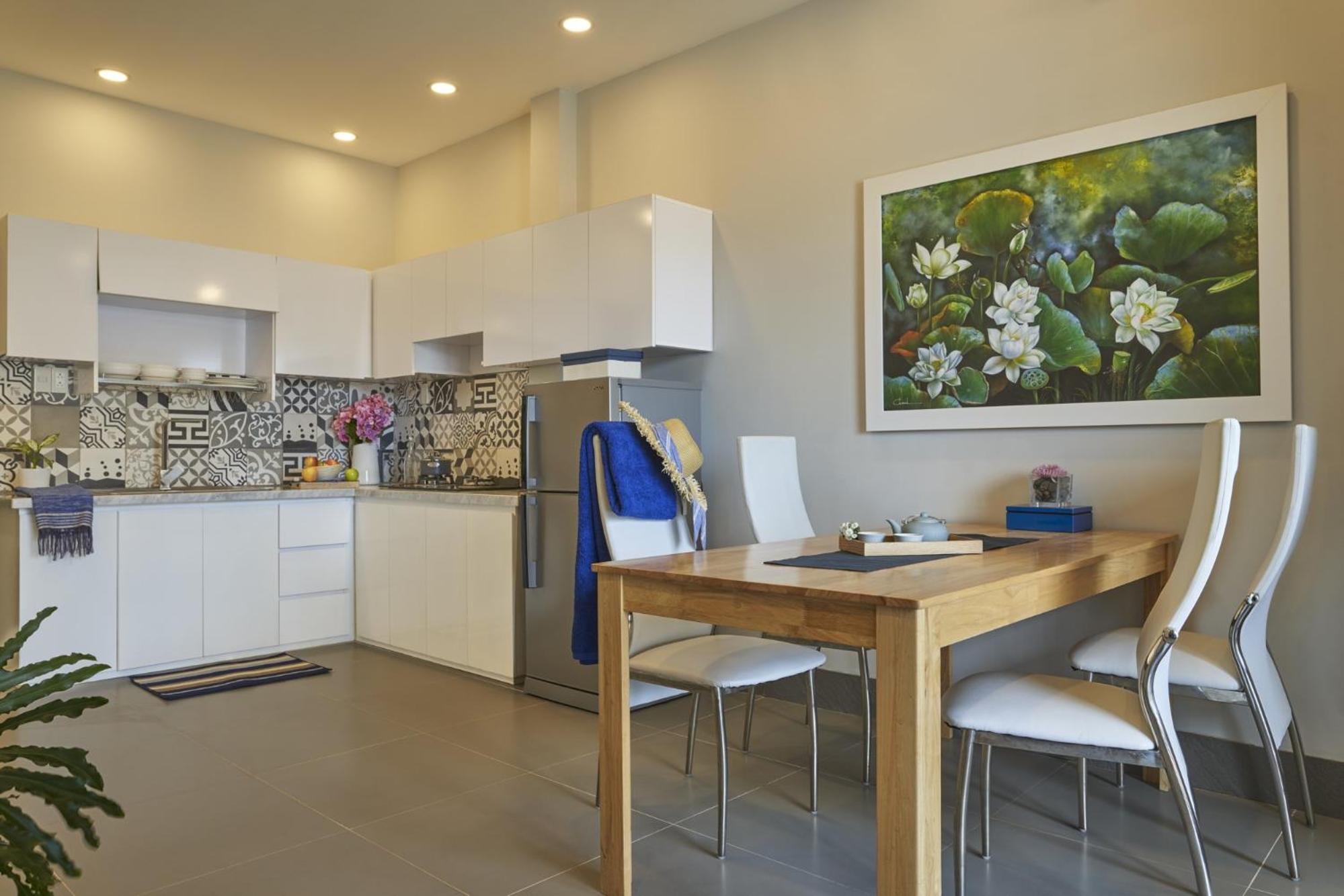 Cinema Suite with Hill View