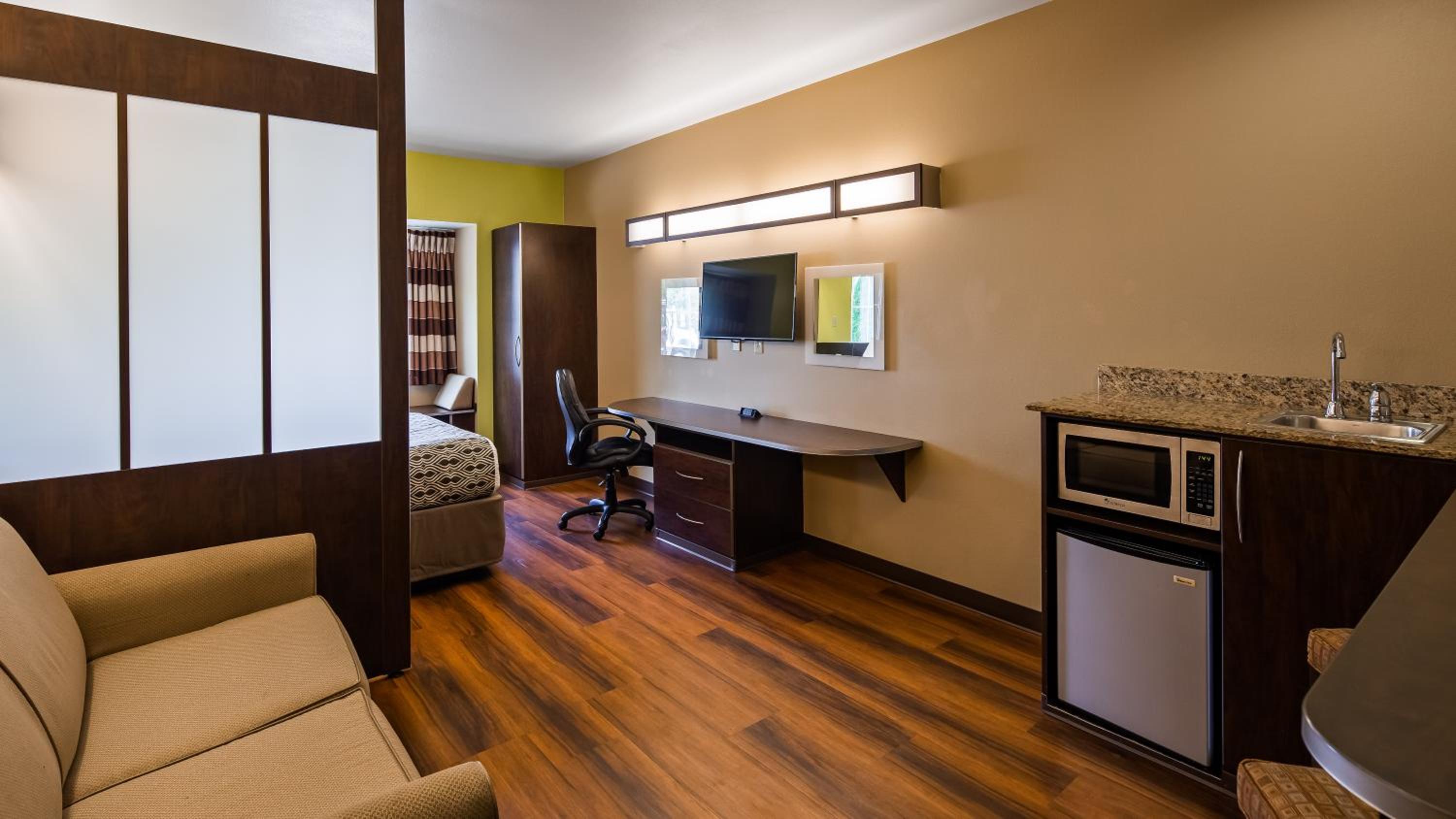 Junior Suite with Queen Bed and Sofa Bed - Non-Smoking