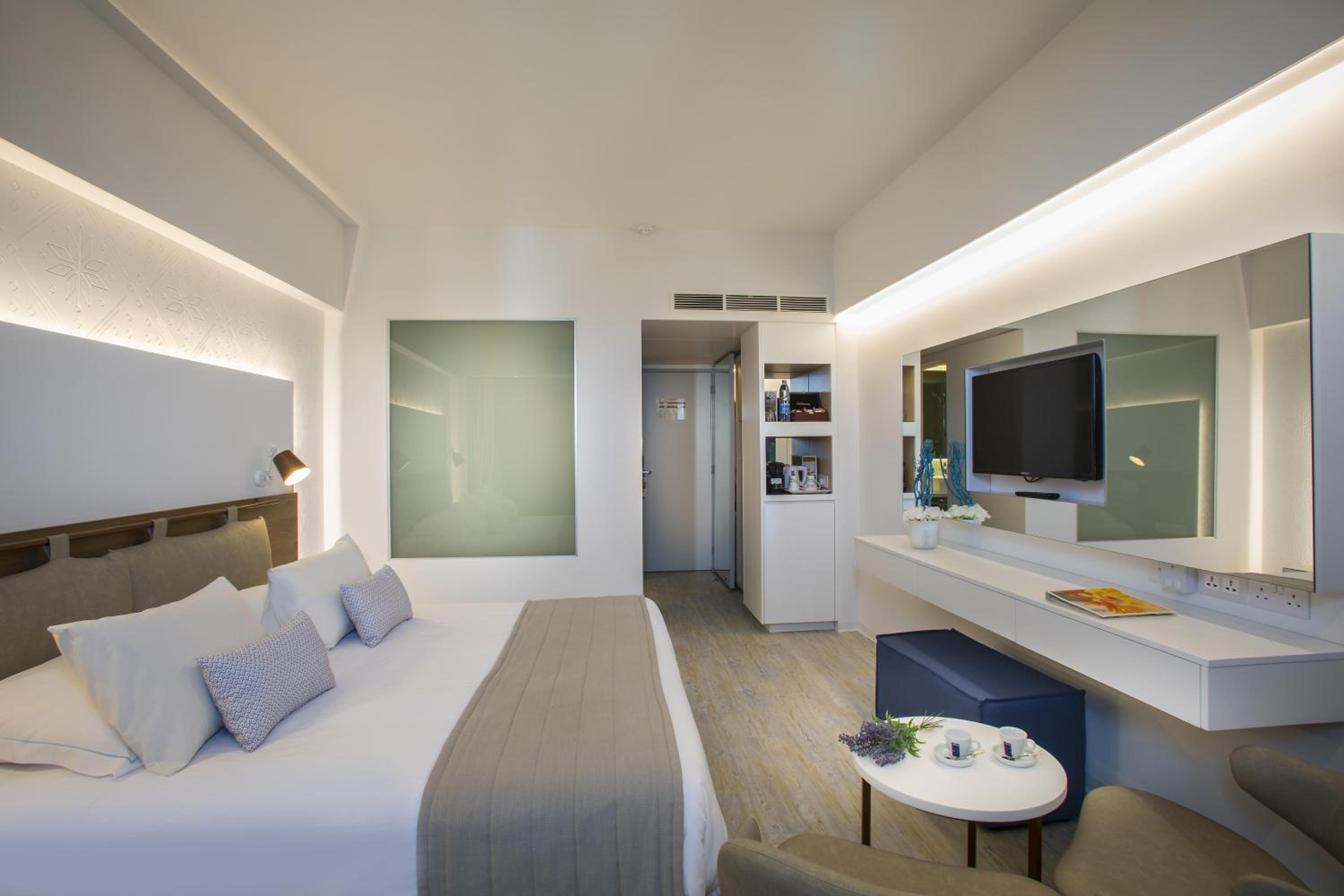 Superior Double or Twin Room with Side Sea View
